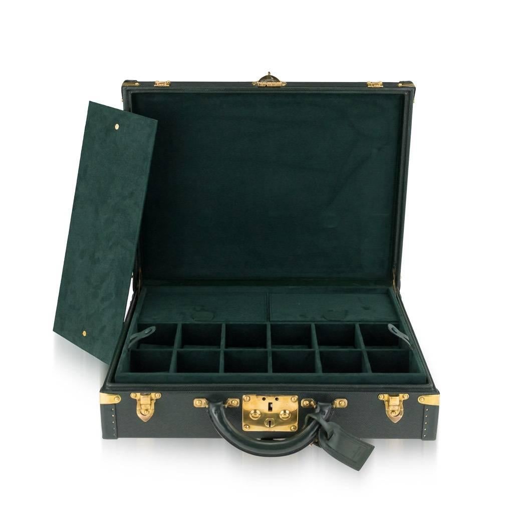 Description
Genuine Louis Vuitton briefcase in Epi leather, edging with 