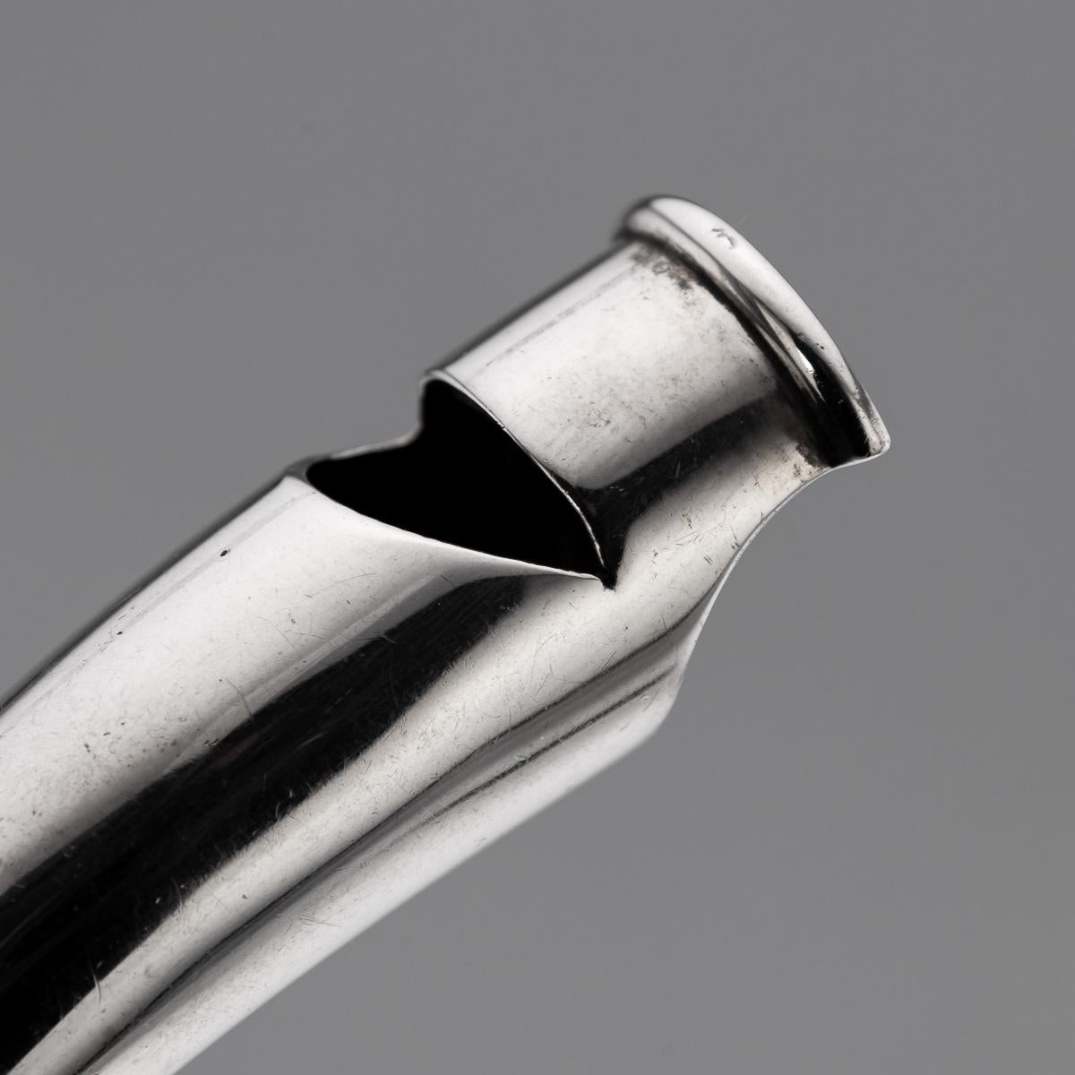 20ième siècle Ancien sifflet en argent massif anglais du 20e siècle par A.I.C. Sampsons, Londres c.1920 en vente