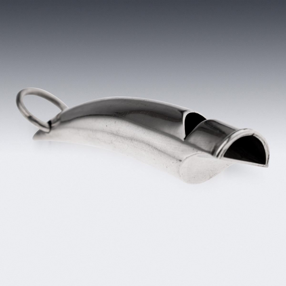 Britannique Ancien sifflet en argent massif anglais du 20e siècle par A.I.C. Sampsons, Londres c.1920 en vente