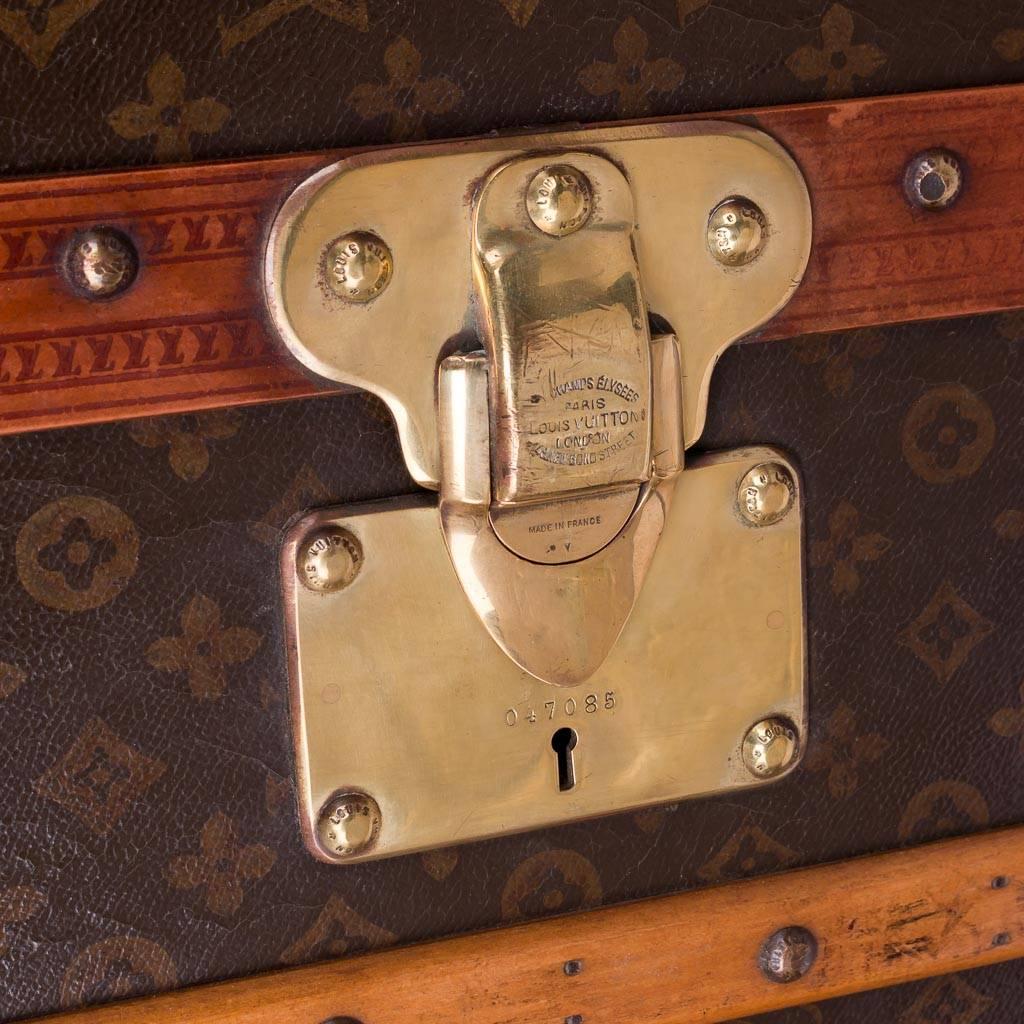 Antique Louis Vuitton Trunk, recently customized with Cocktail Bar & Humidor In Excellent Condition In Royal Tunbridge Wells, Kent
