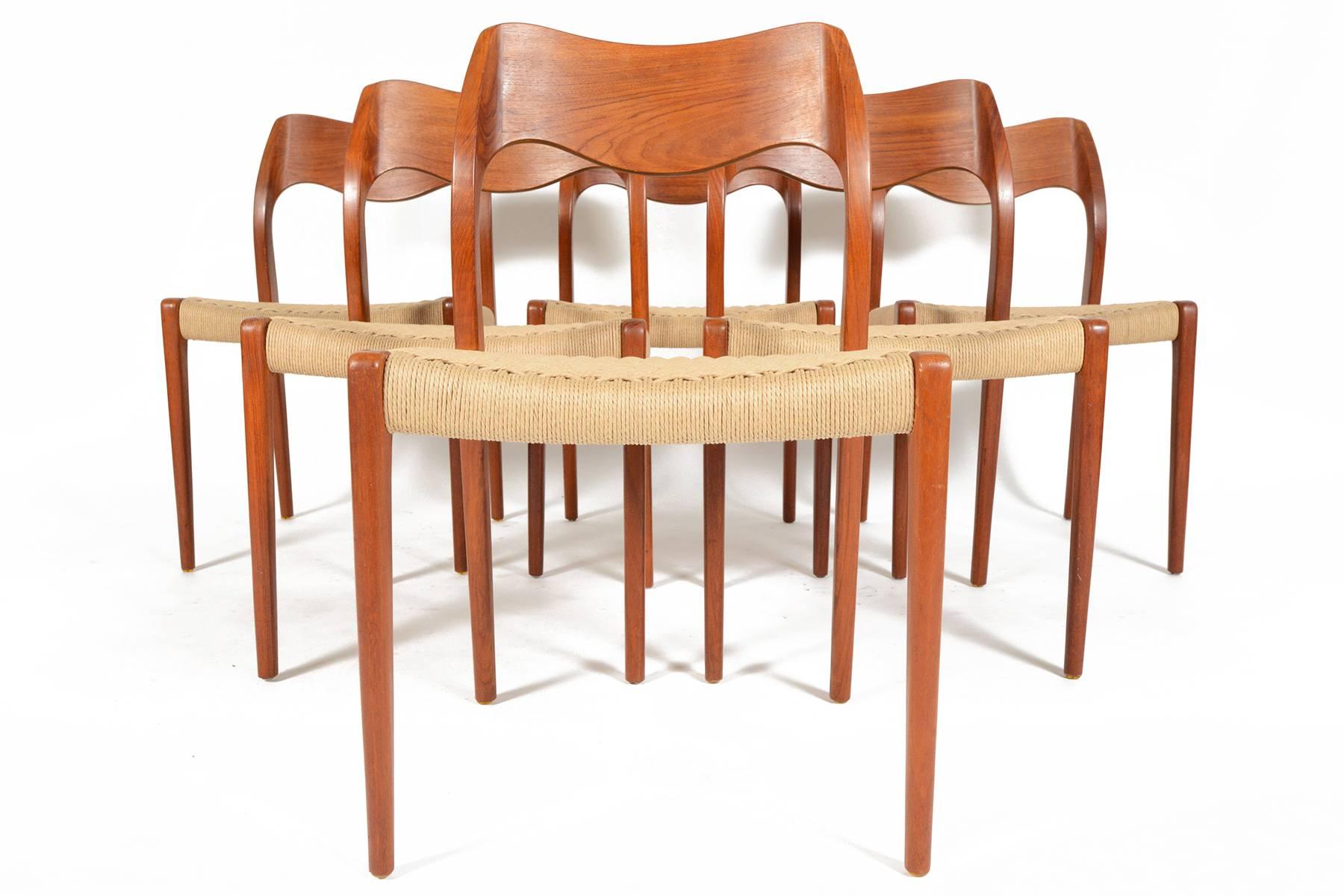 Scandinavian Modern Set of Six Møller Model 71 Teak Dining Chairs