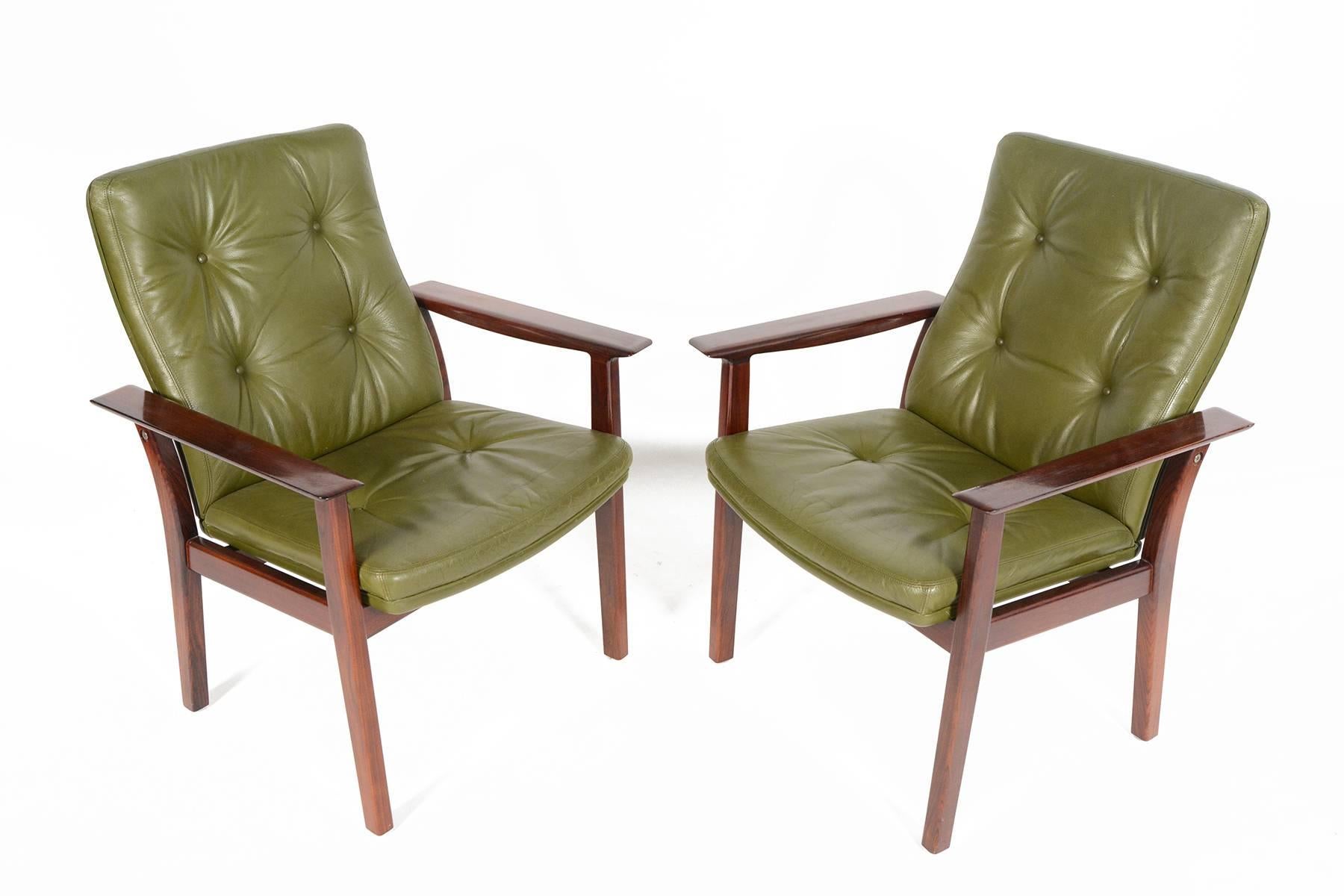 This gorgeous pair of armchairs was designed by Arne Vodder for Sibast Møblerfabrik in the 1960s. Crafted in beautiful solid Brazilian rosewood, these conference style chairs offer an excellent sculpted armrest, high back and lower back support. The