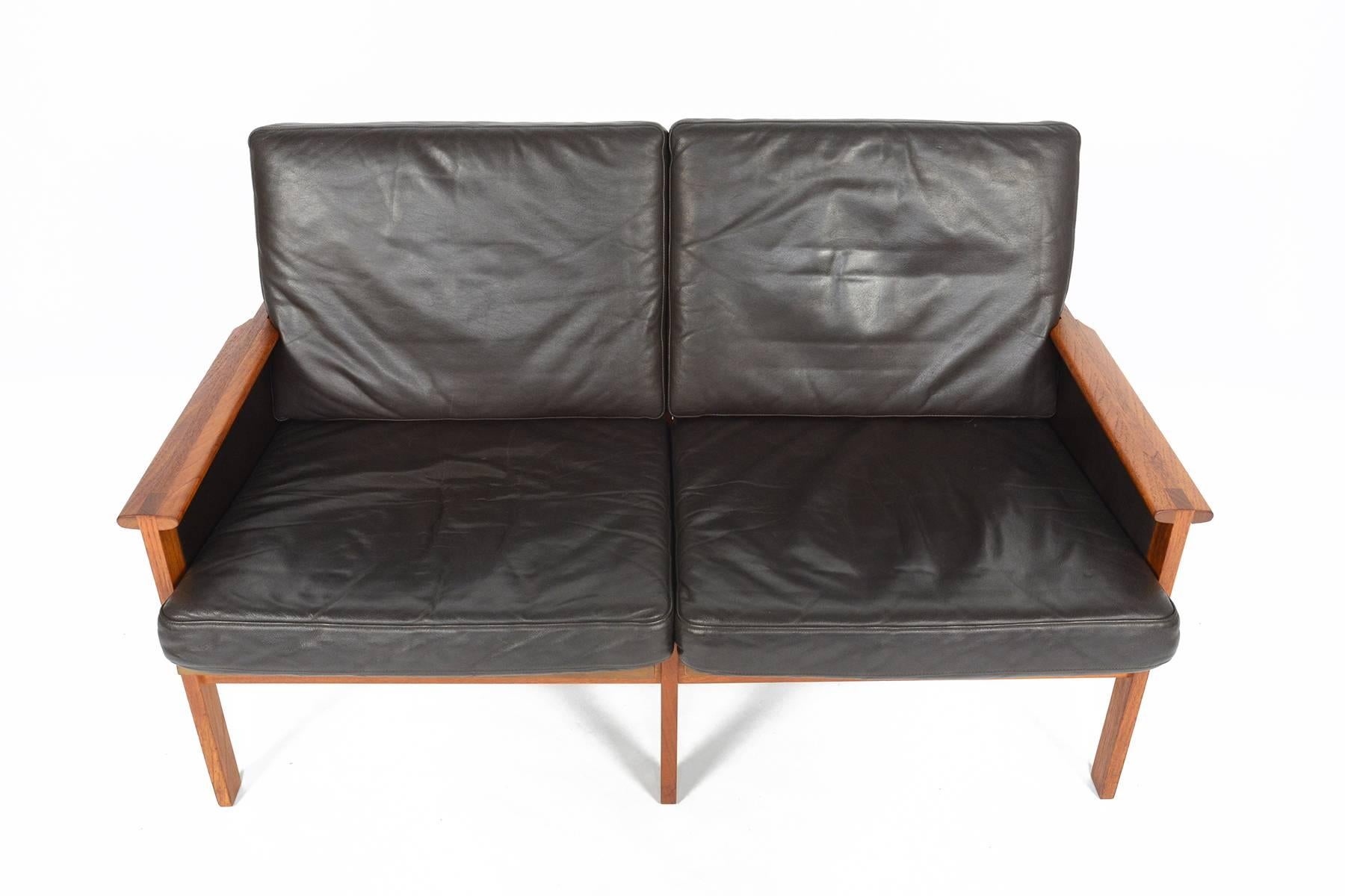 Illum Wikkelsø Capella Model Loveseat in Teak + Leather In Excellent Condition In Berkeley, CA
