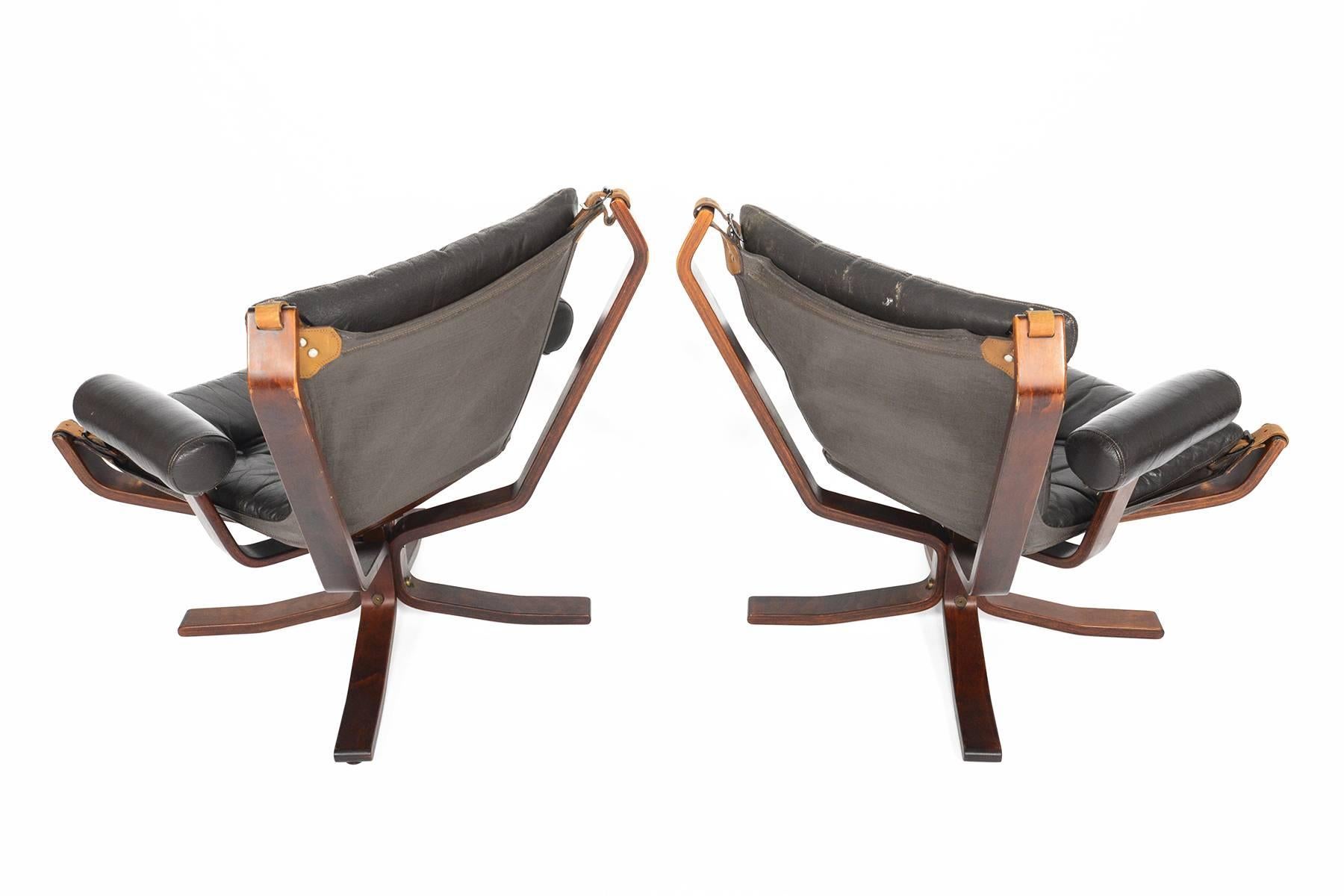 Scandinavian Modern Pair of Armed Falcon Chairs by Sigurd Ressell