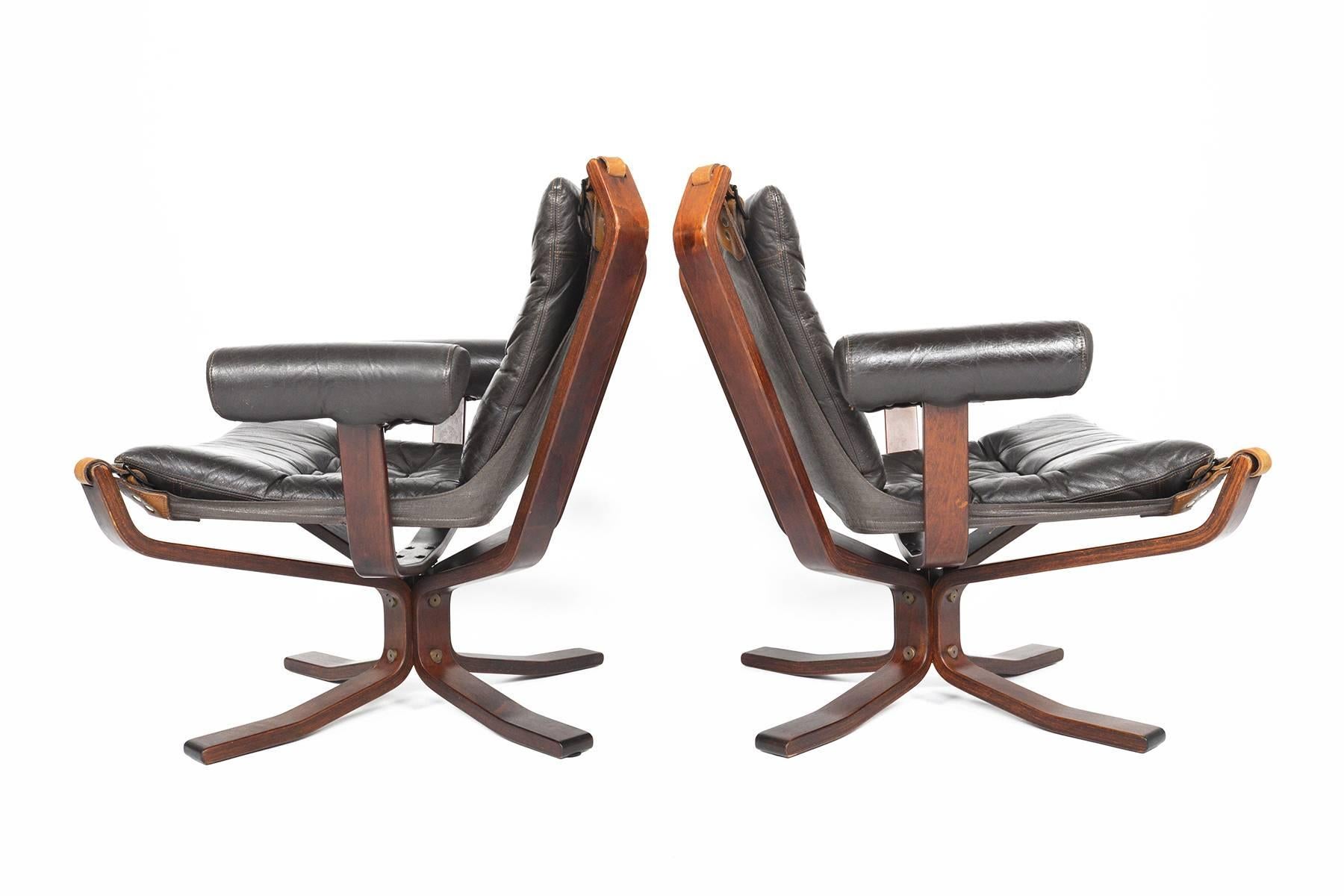 Pair of Armed Falcon Chairs by Sigurd Ressell In Excellent Condition In Berkeley, CA