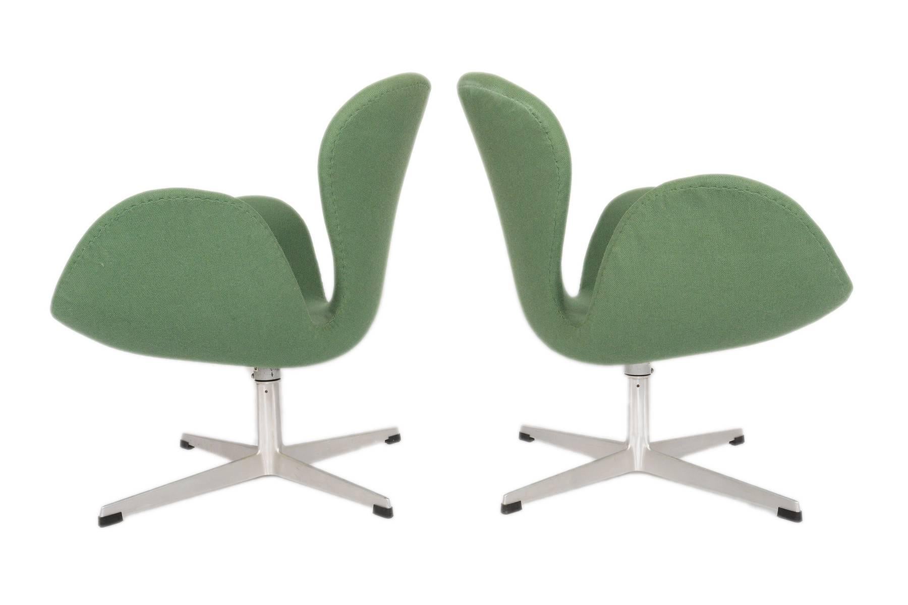 Scandinavian Modern Pair of Danish Modern Mid Century Arne Jacobsen Swan Chairs in Green
