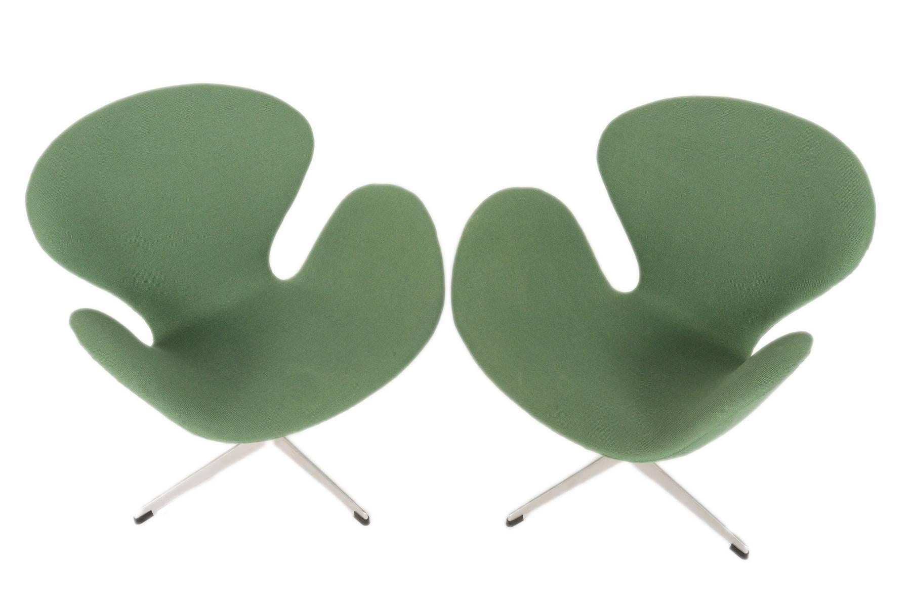 Aluminum Pair of Danish Modern Mid Century Arne Jacobsen Swan Chairs in Green