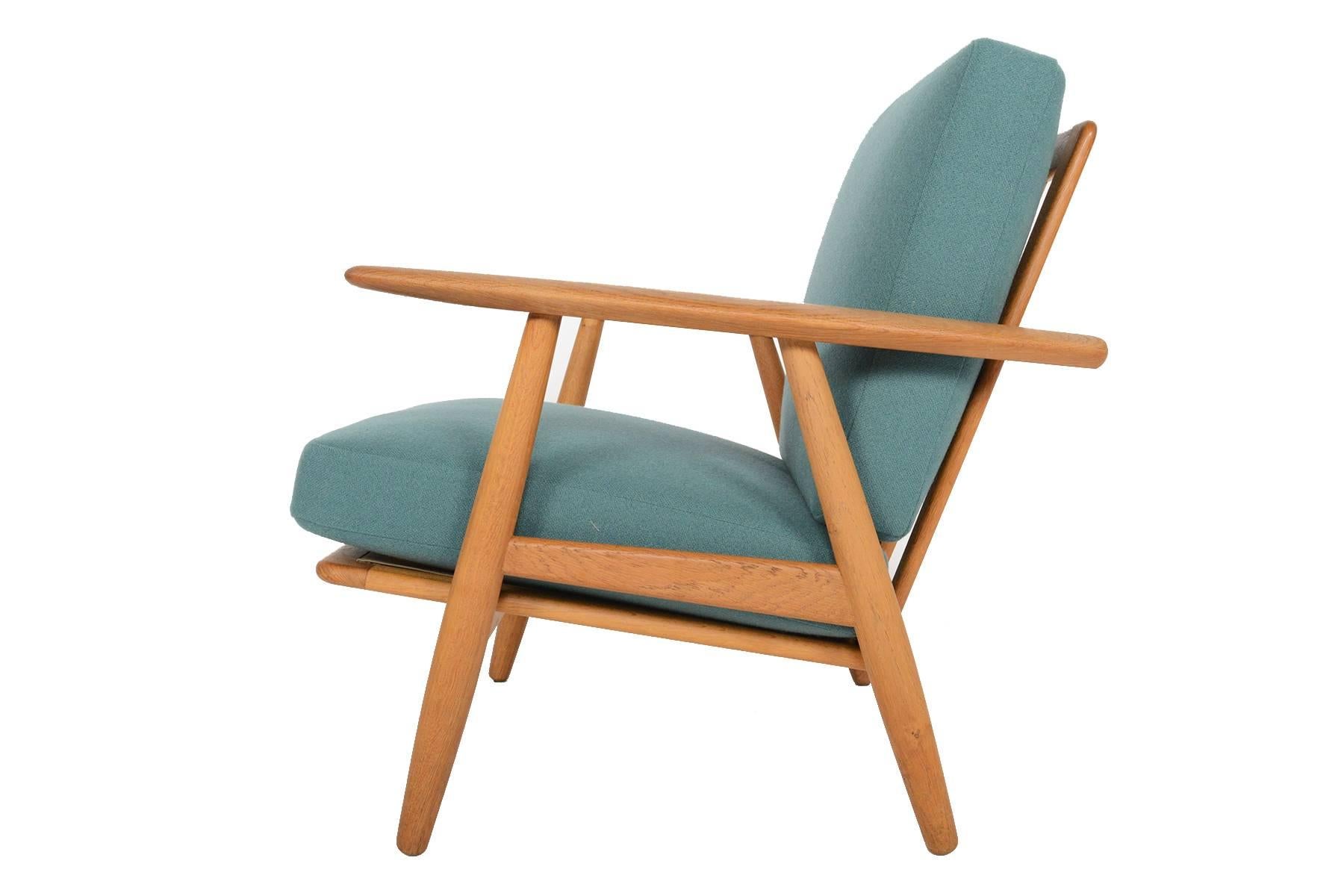 Hans Wegner GE-240 Oak Lounge Chair In Excellent Condition In Berkeley, CA
