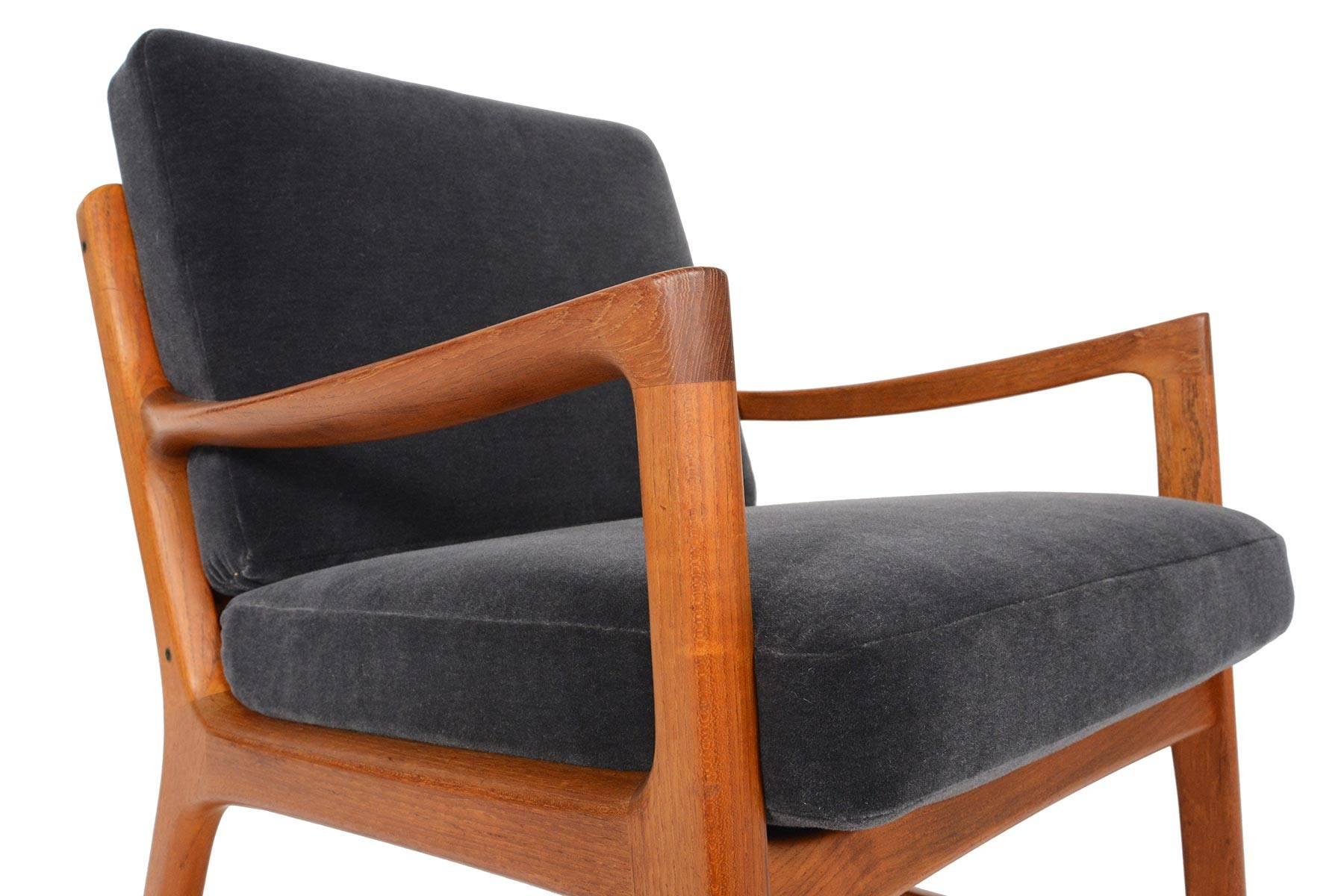 This fantastic Danish modern Mid-Century “Senator” lounge chair was designed by Ole Wanscher for France + Daverkosen. Crafted in solid teak, this lovely joinery, and is defined by its elegant lines and sturdy construction. Recently recovered in a