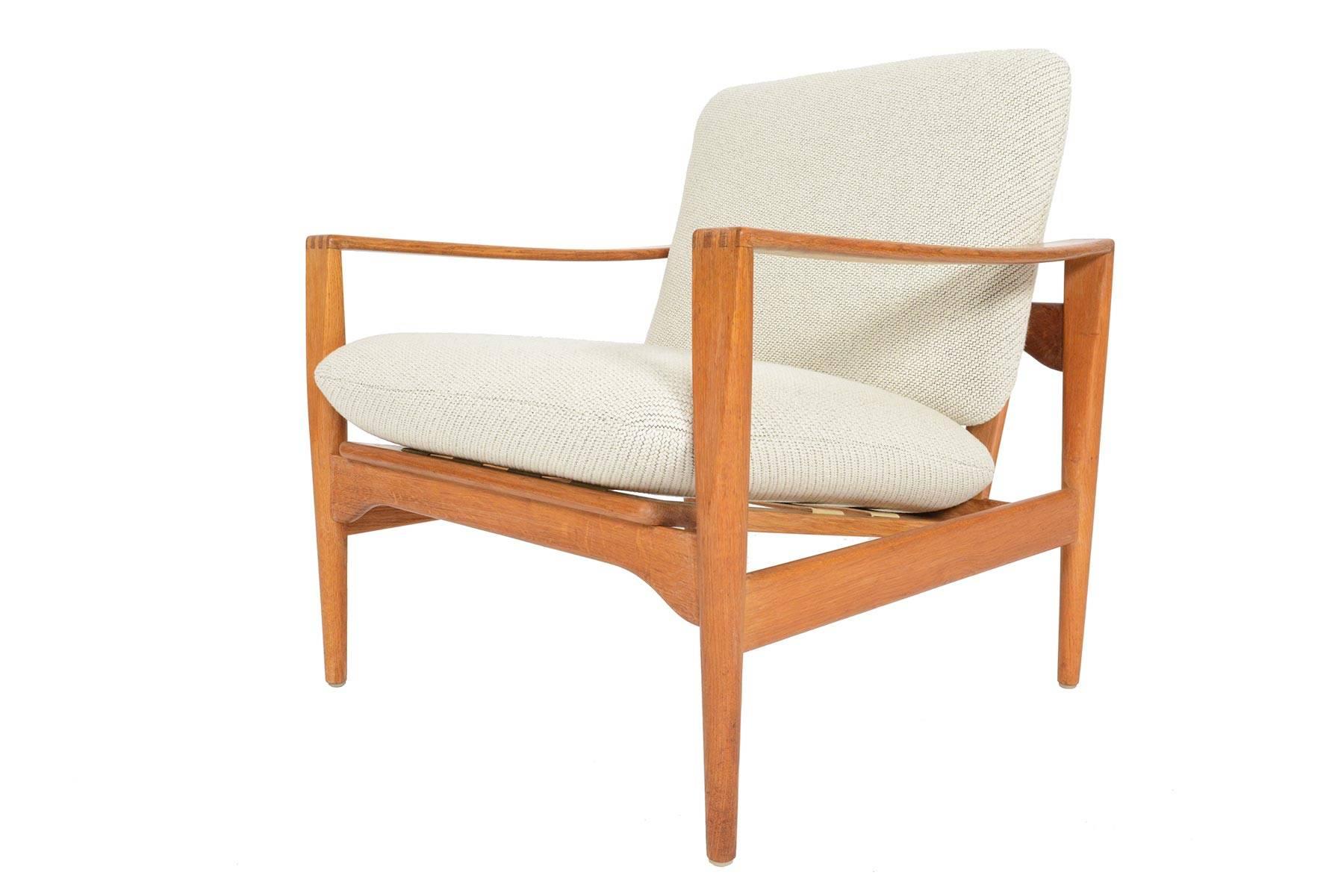 Illum Wikkelsø Ek Lounge Chair in Oak               3