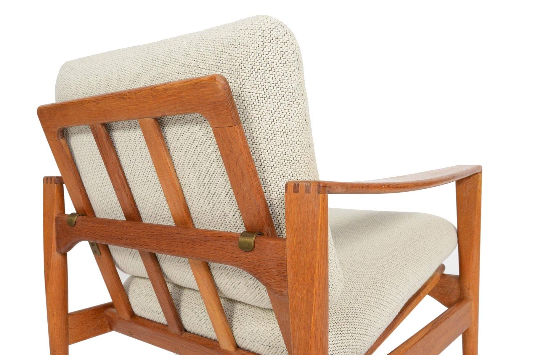 Illum Wikkelsø Ek Lounge Chair in Oak               In Excellent Condition In Berkeley, CA
