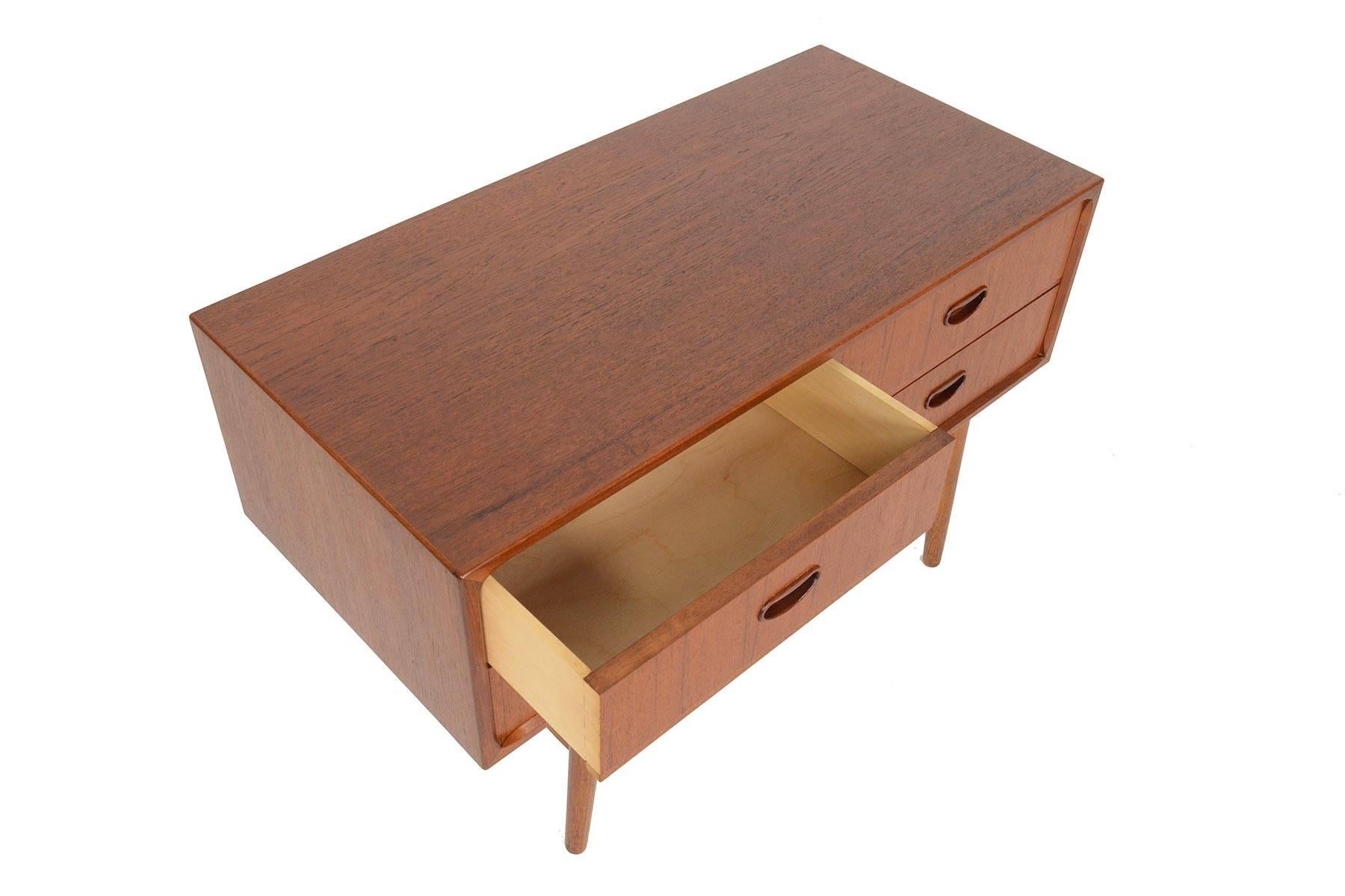 Danish Modern Four-Drawer Chest in Teak and Oak In Excellent Condition In Berkeley, CA
