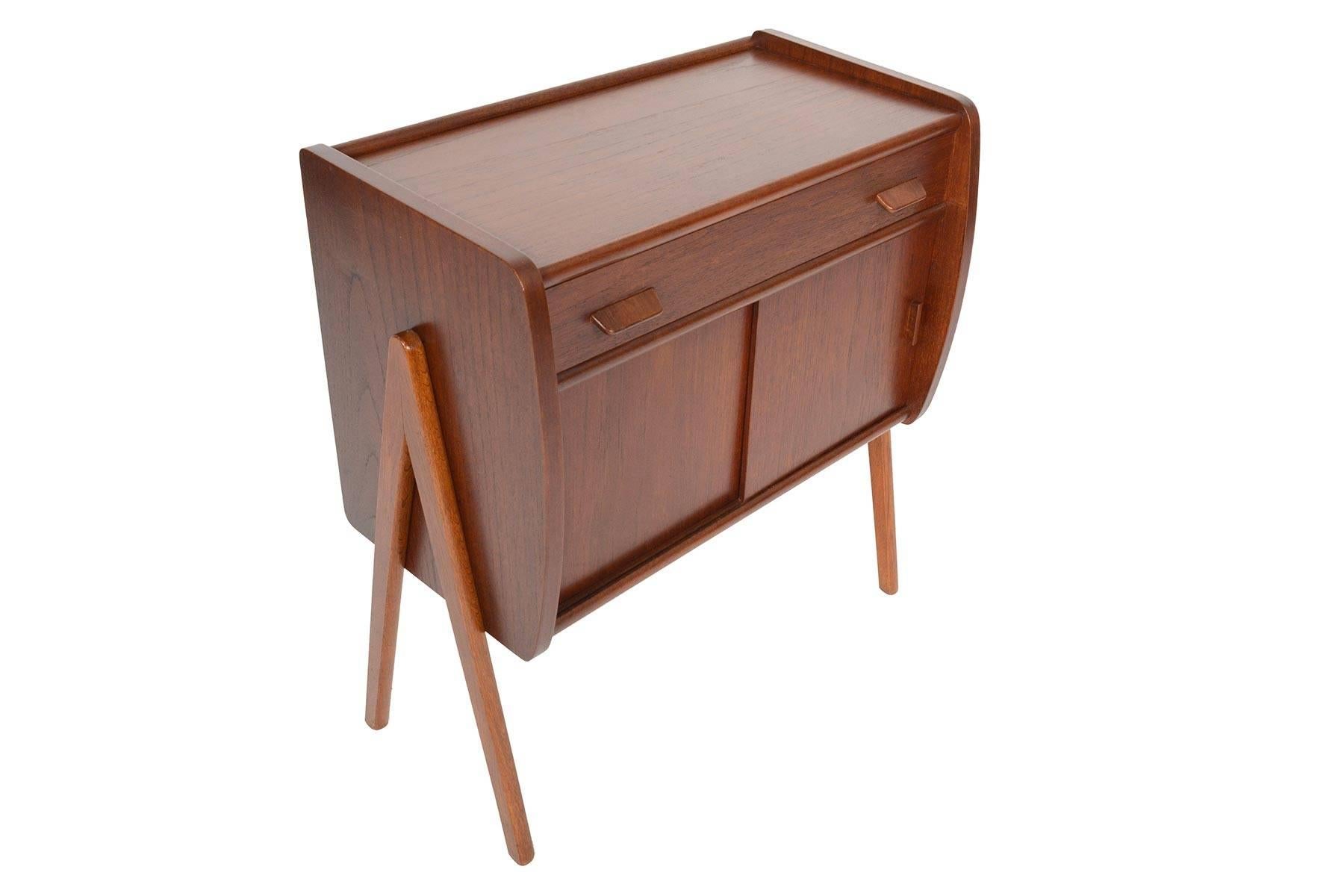 Danish Modern Teak and Oak V-Legged Entry Chest In Excellent Condition In Berkeley, CA