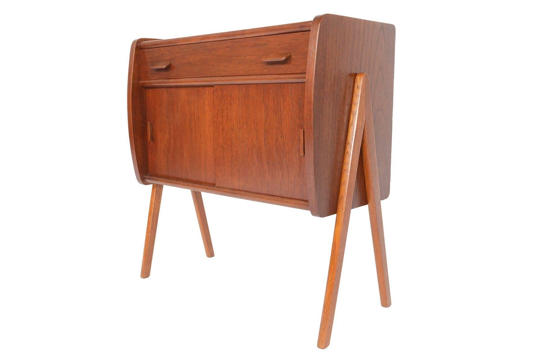 Danish Modern Teak and Oak V-Legged Entry Chest 4