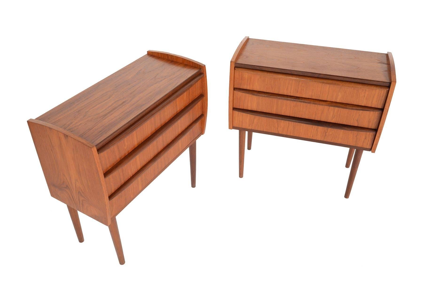 Scandinavian Modern Pair of Danish Modern Teak Bow Edge Nightstands