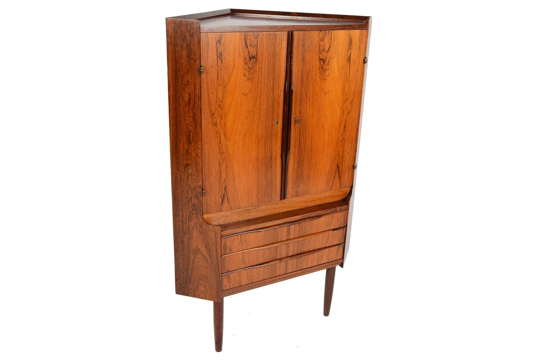 Danish Modern Corner Bar in Brazilian Rosewood In Excellent Condition In Berkeley, CA