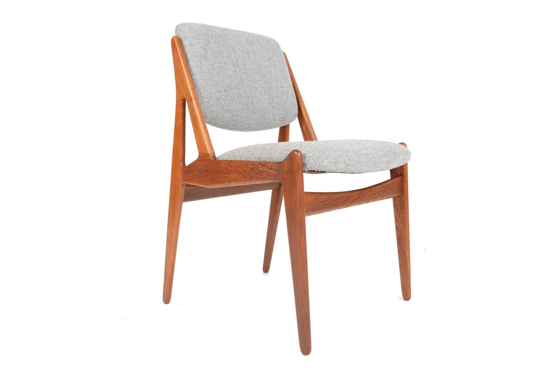 This incredible set of six dining chairs was designed by Arne Vodder for Vamo Møbelfabrik. Known as the 