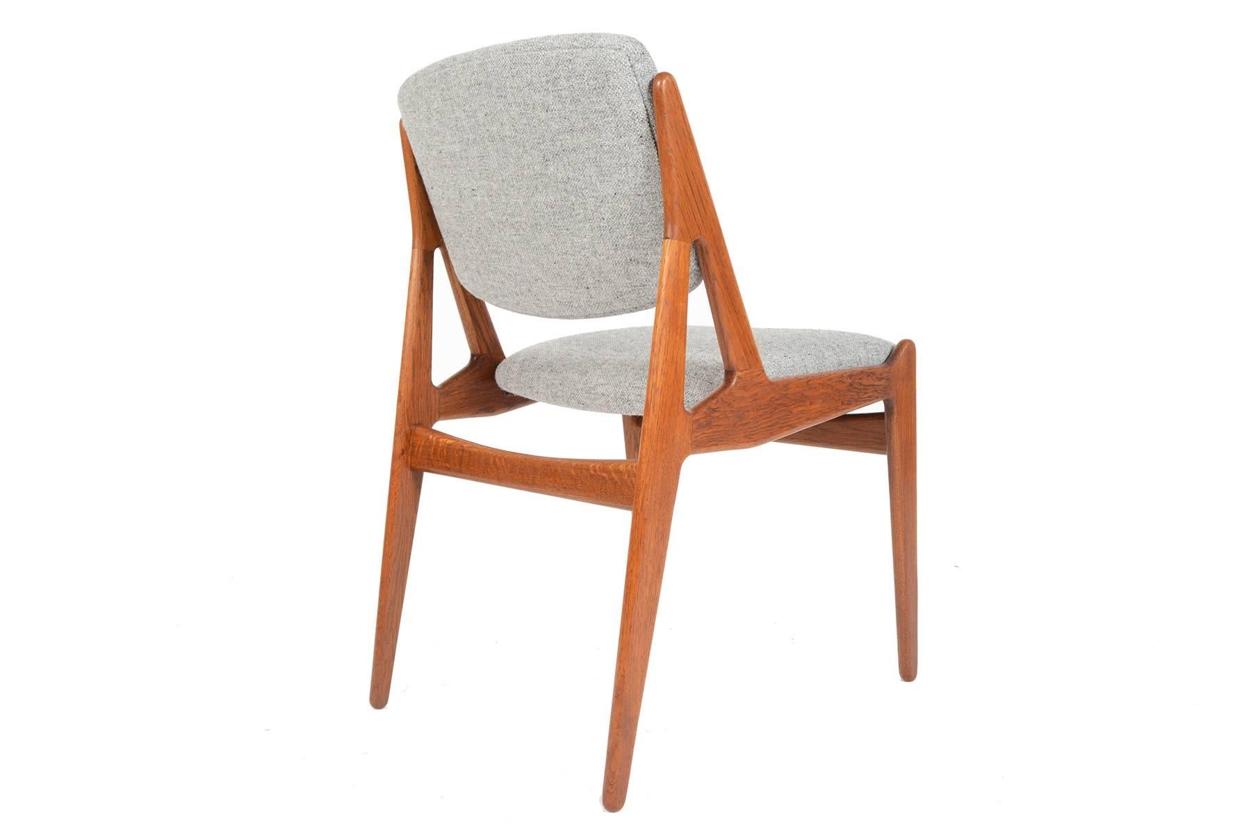 Scandinavian Modern Set of Six Arne Vodder Ella Dining Chairs in Oak 