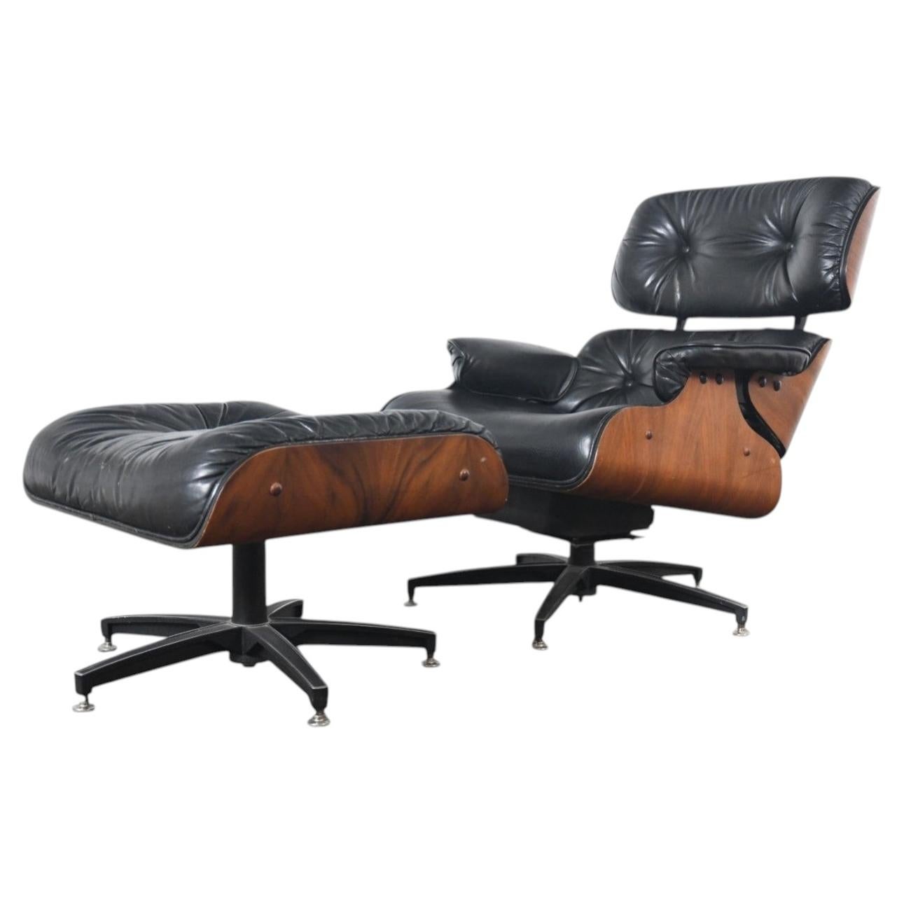 Lounge-Sessel und Ottomane aus Walnussholz und Leder aus den 1970er Jahren
