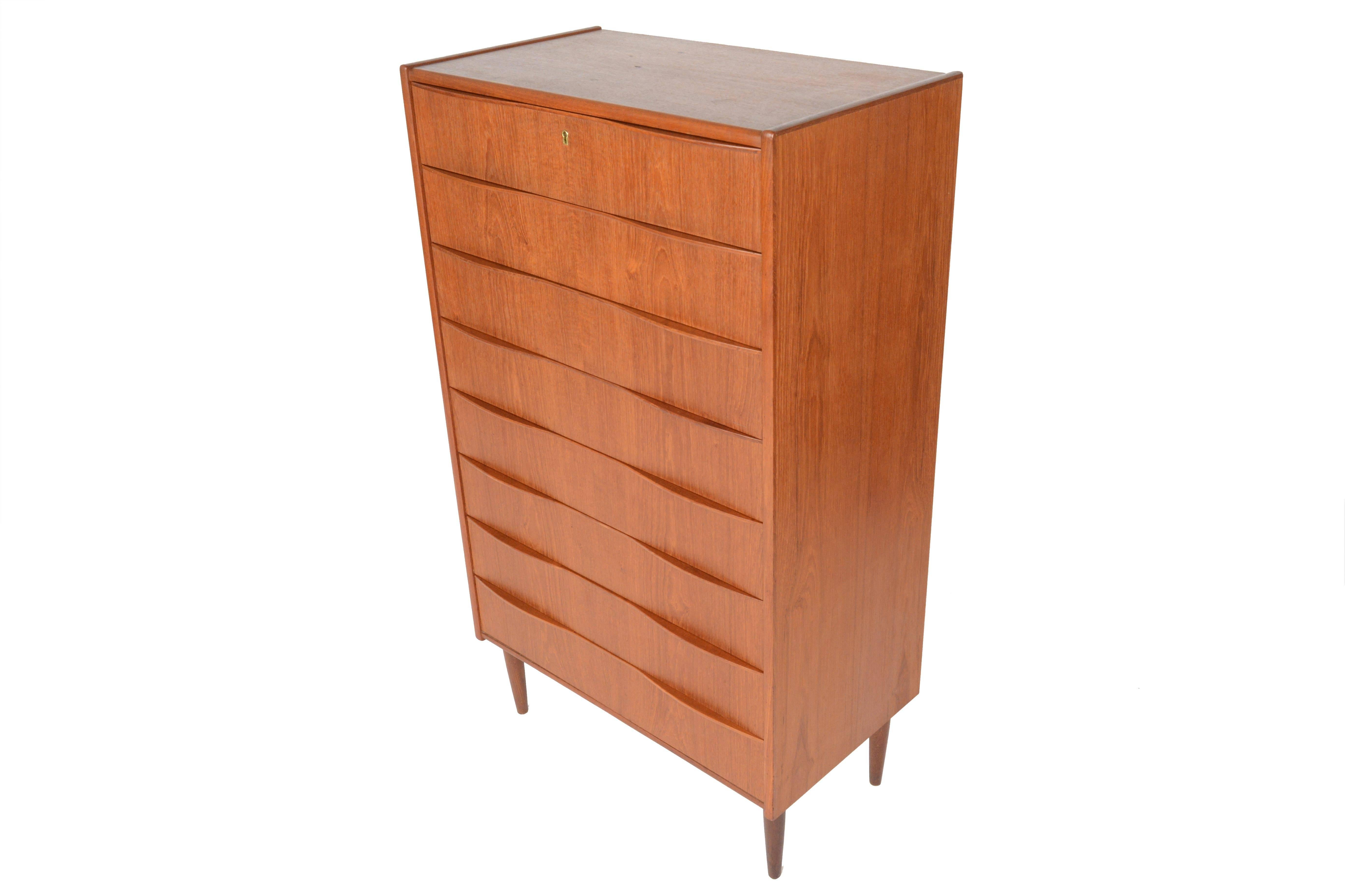 Danish Modern Midcentury Eight-Drawer Wave Pull Teak Highboy Dresser 3