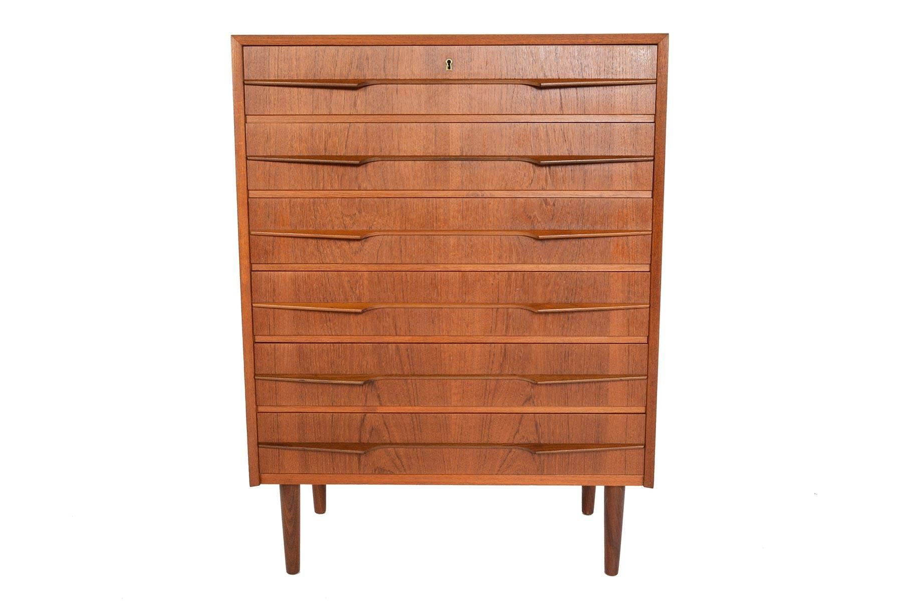 This exceptional Danish modern midcentury teak highboy dresser will make a statement in any modern home. Six drawers offer plenty of storage, and are accented by wild, atomic drawer pulls crafted in solid teak. In excellent original condition.
 