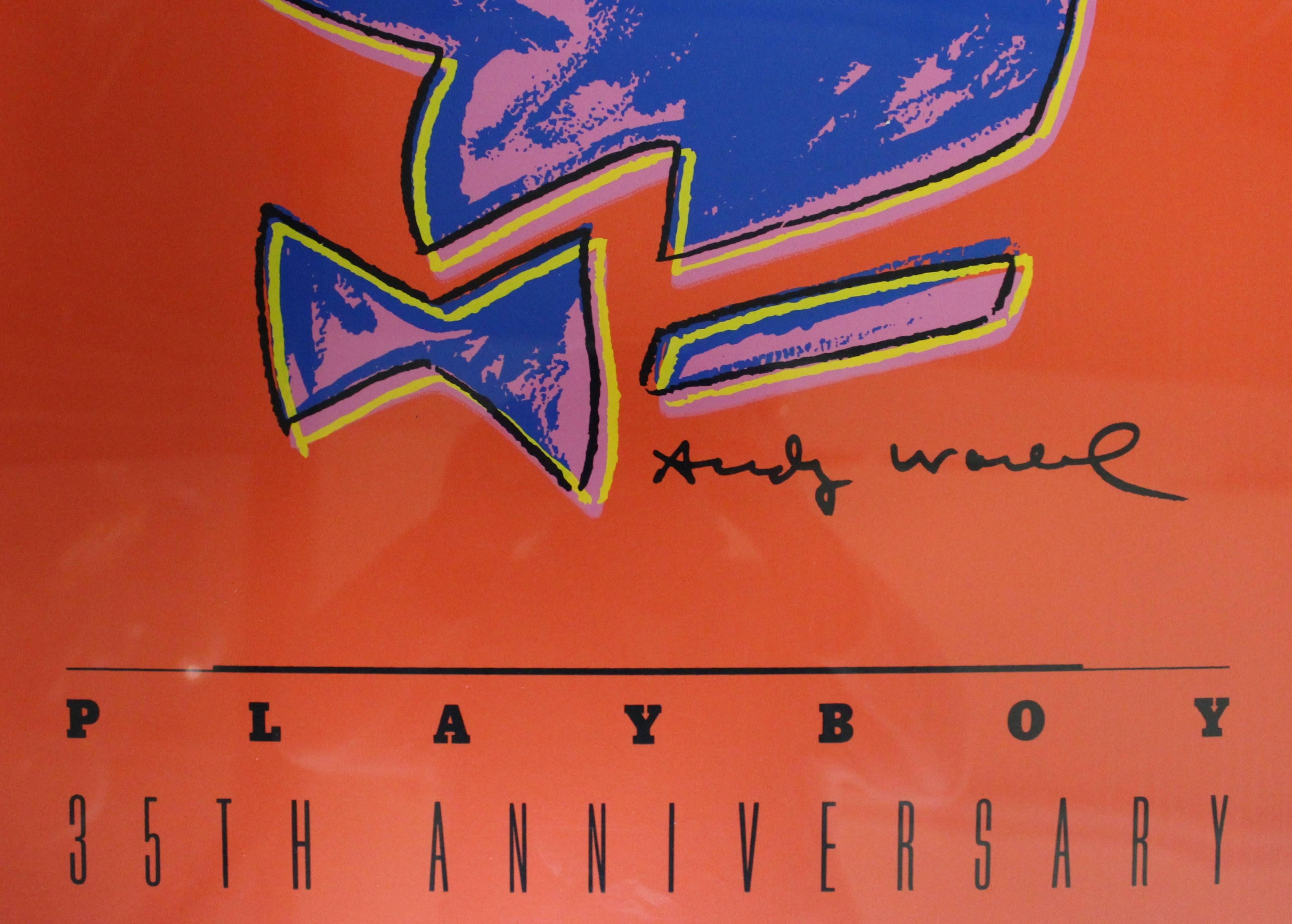 Affiche du 35e anniversaire d'Andy Warhol Playboy.
Il s'agit d'une édition limitée d'une sérigraphie à la main en cinq couleurs sur papier d'archives publiée par Special Editions Limited et Mirage Editions Inc, Santa Monica, Californie. Copyright