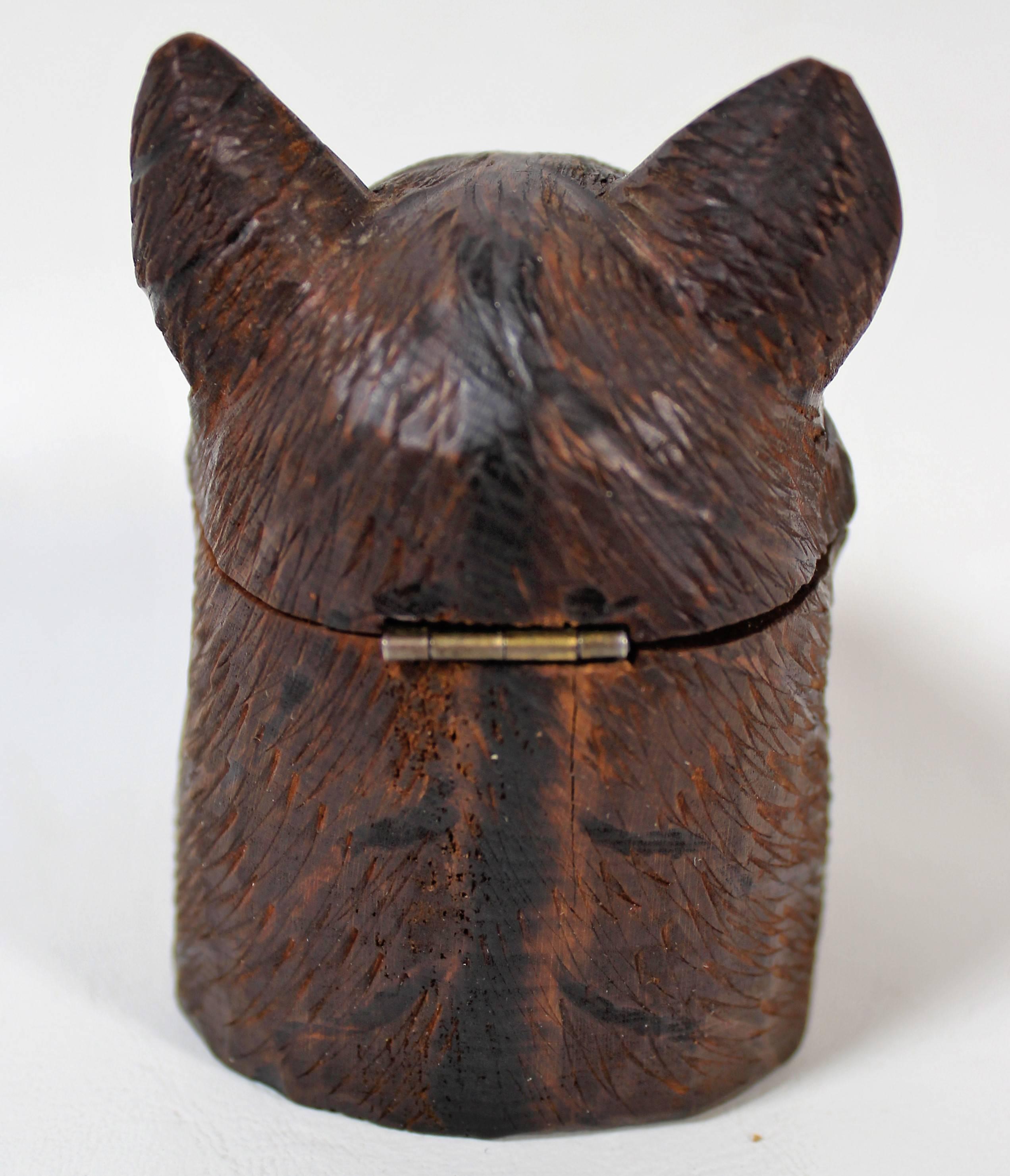 Black Forest Carved Cat Inkwell In Good Condition In Hamilton, Ontario