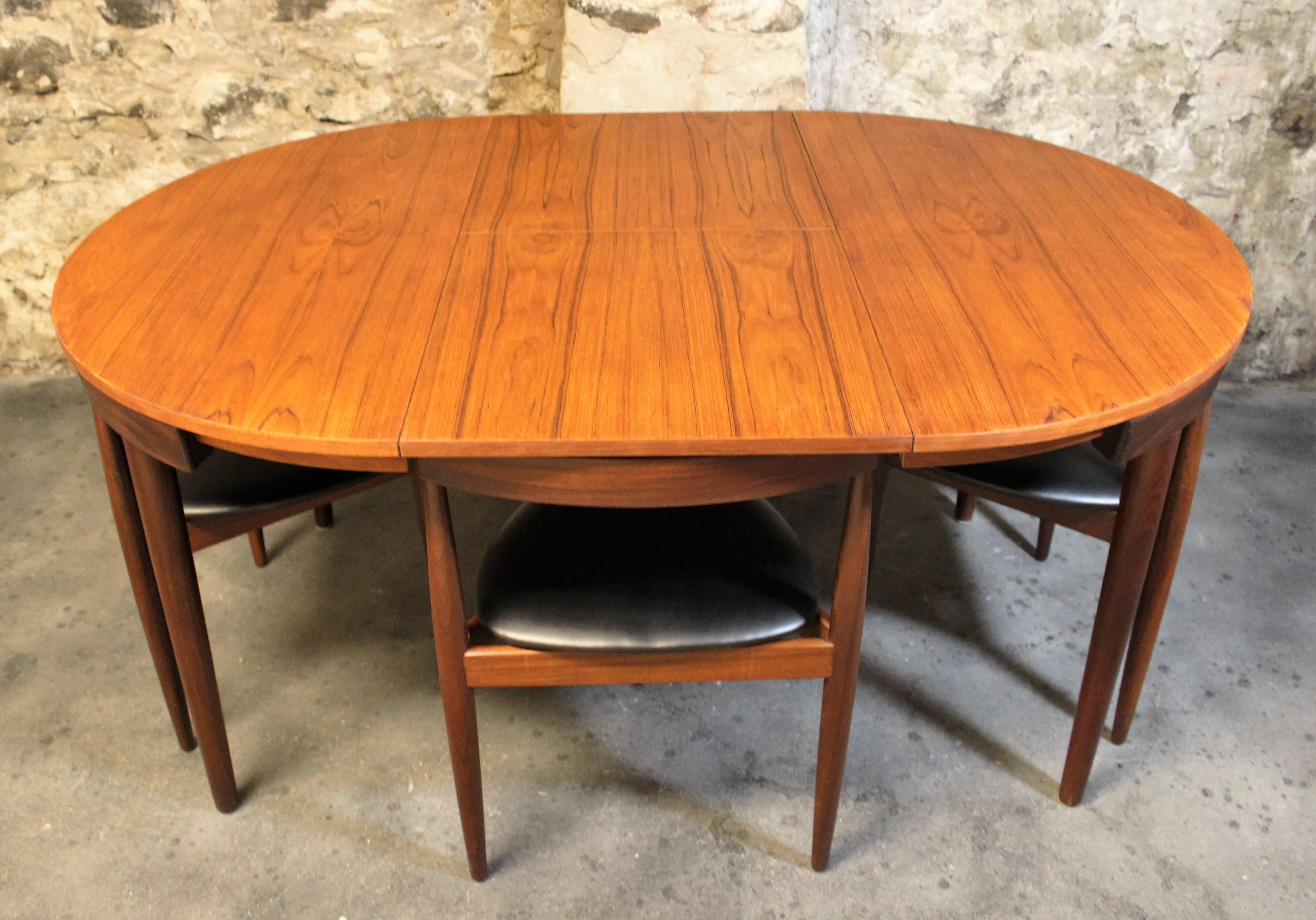 frem rojle table and chairs