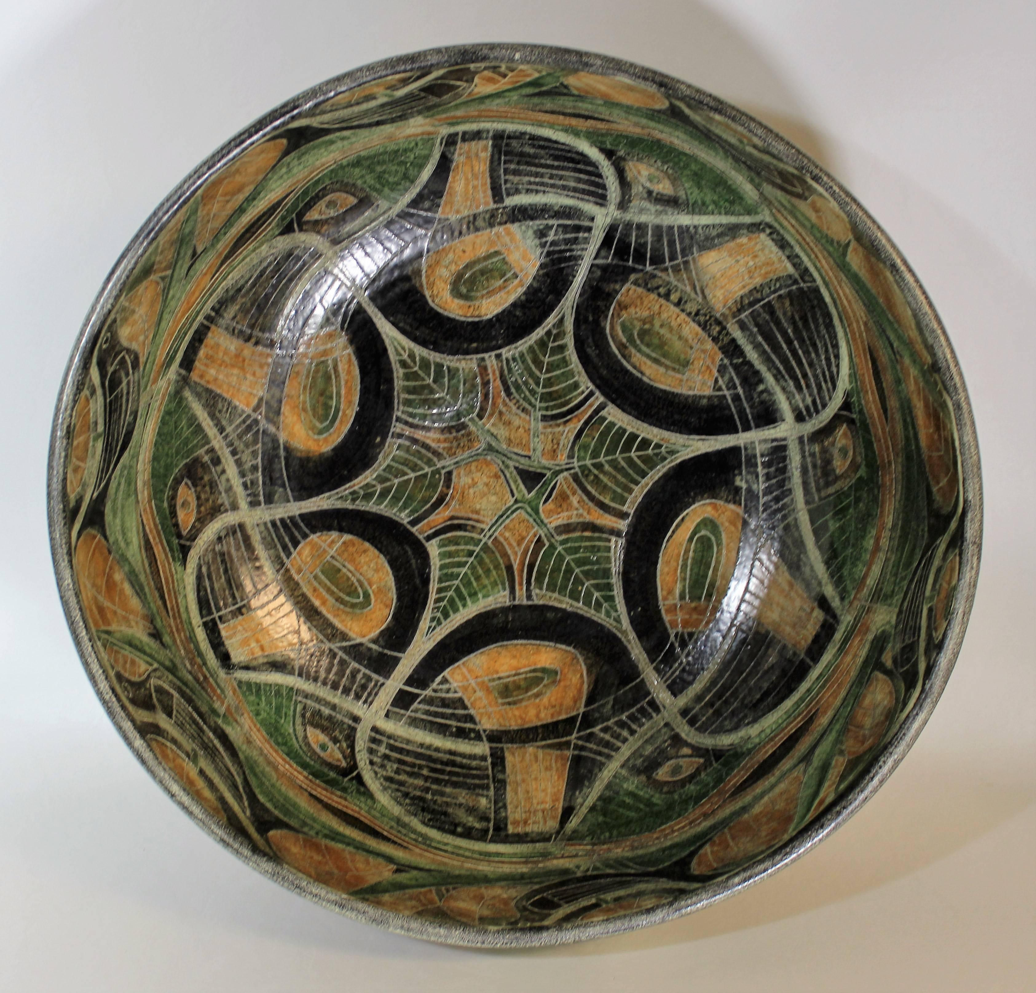 Studio pottery Mid-Century Modern bowl by Theo and Susan Harlander of Brooklin Pottery, Brooklin, Ontario. This bowl was designed with a whimsical cubist flare featuring rich colours and a matte glaze finish. It has series of interwoven sgraffito