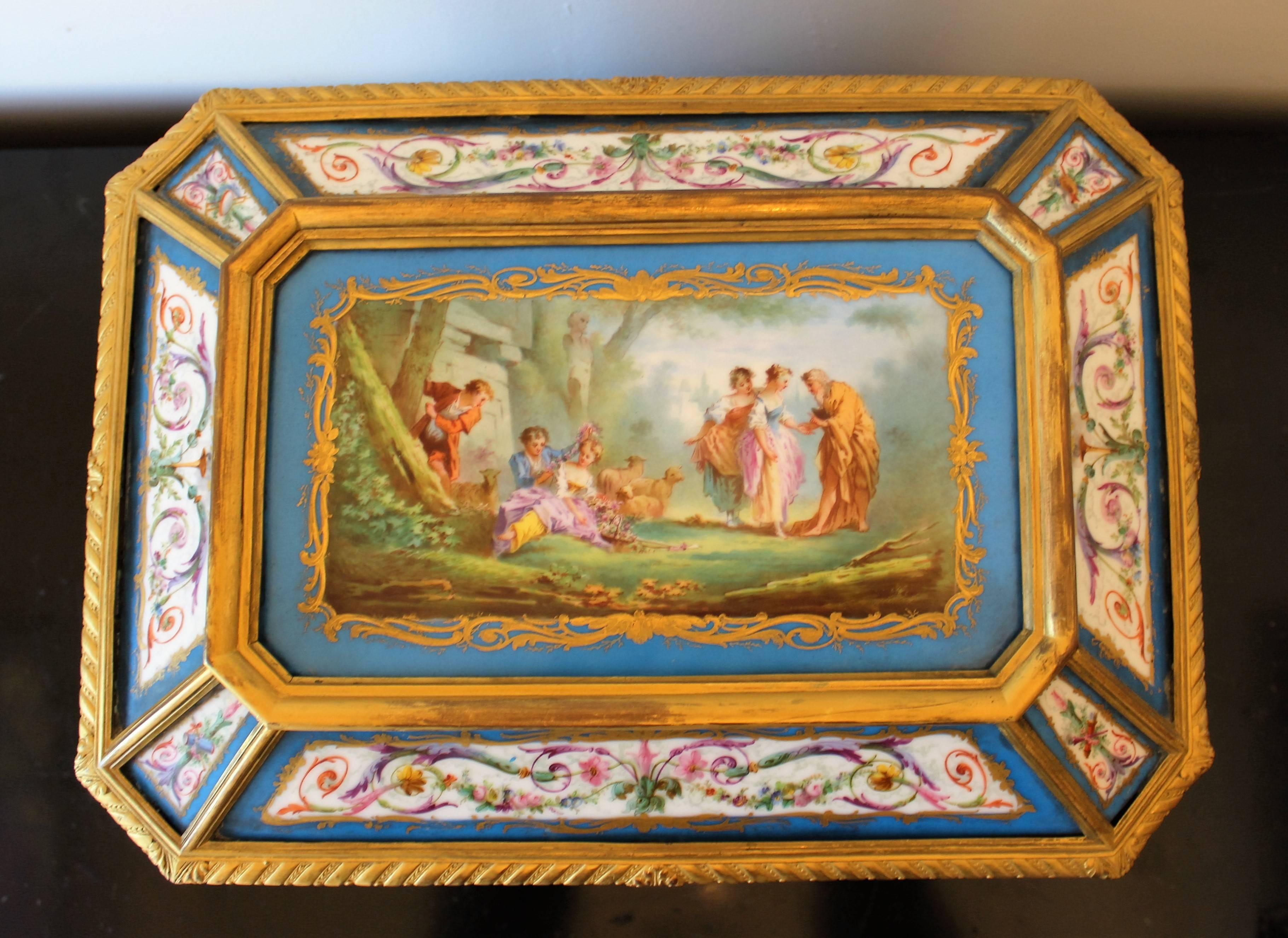 Sèvres Style Porcelain Gilt Bronze-Mounted Jewellery Box Casket In Good Condition In Hamilton, Ontario