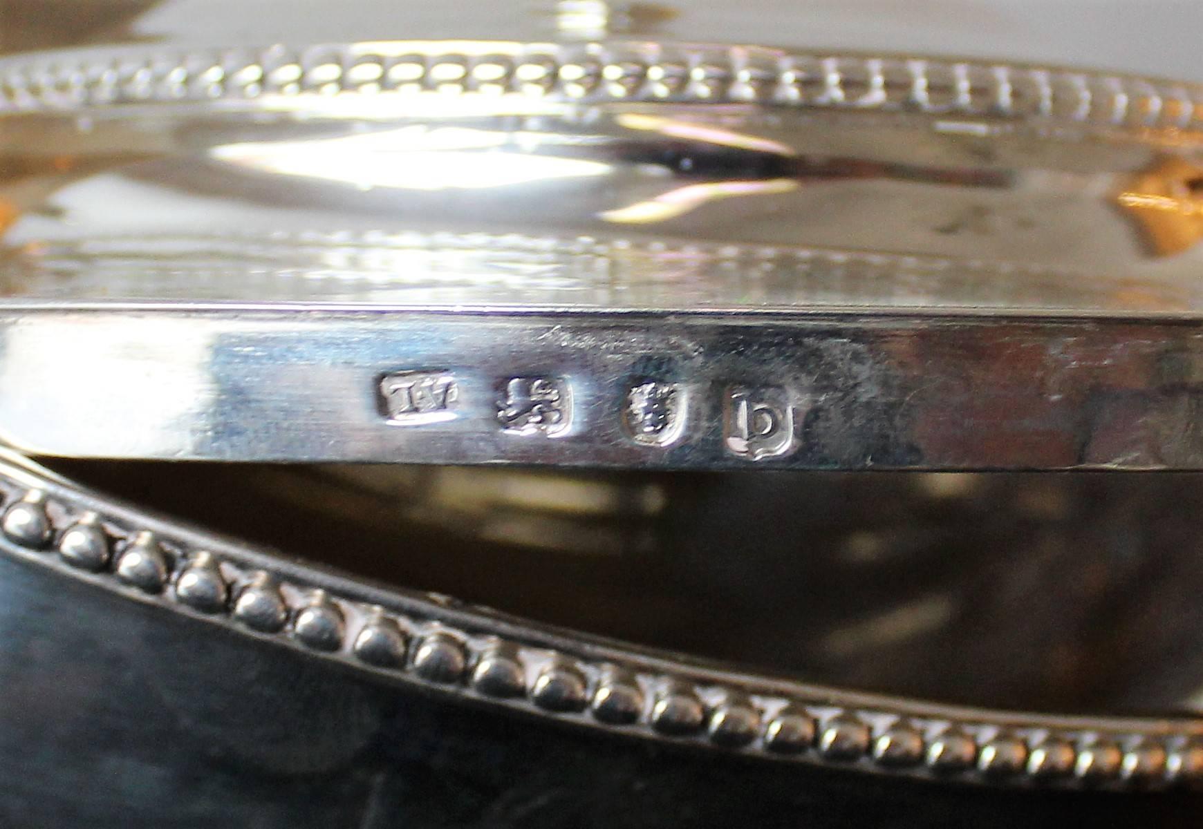 Paire de soupières Augustin Le Sage George III en argent sterling, 18ème siècle Bon état - En vente à Hamilton, Ontario