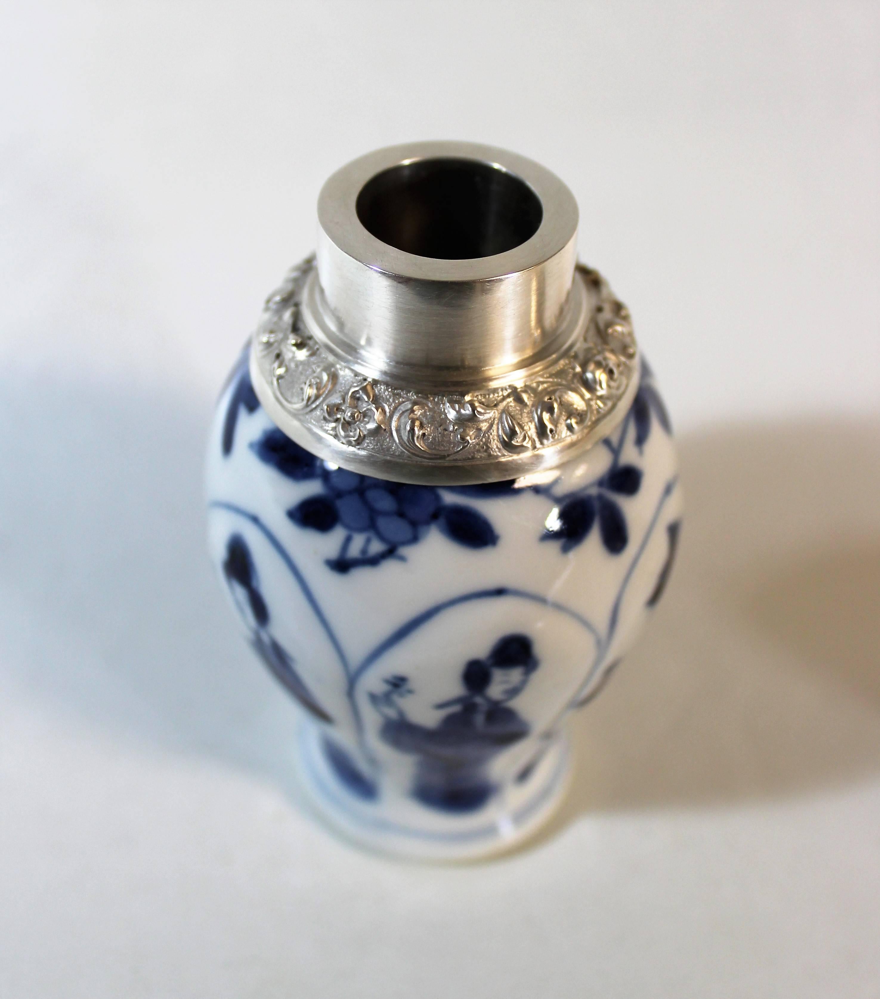 Boîte à thé en porcelaine chinoise du 19ème siècle avec couvercle en argent sterling néerlandais en vente 2