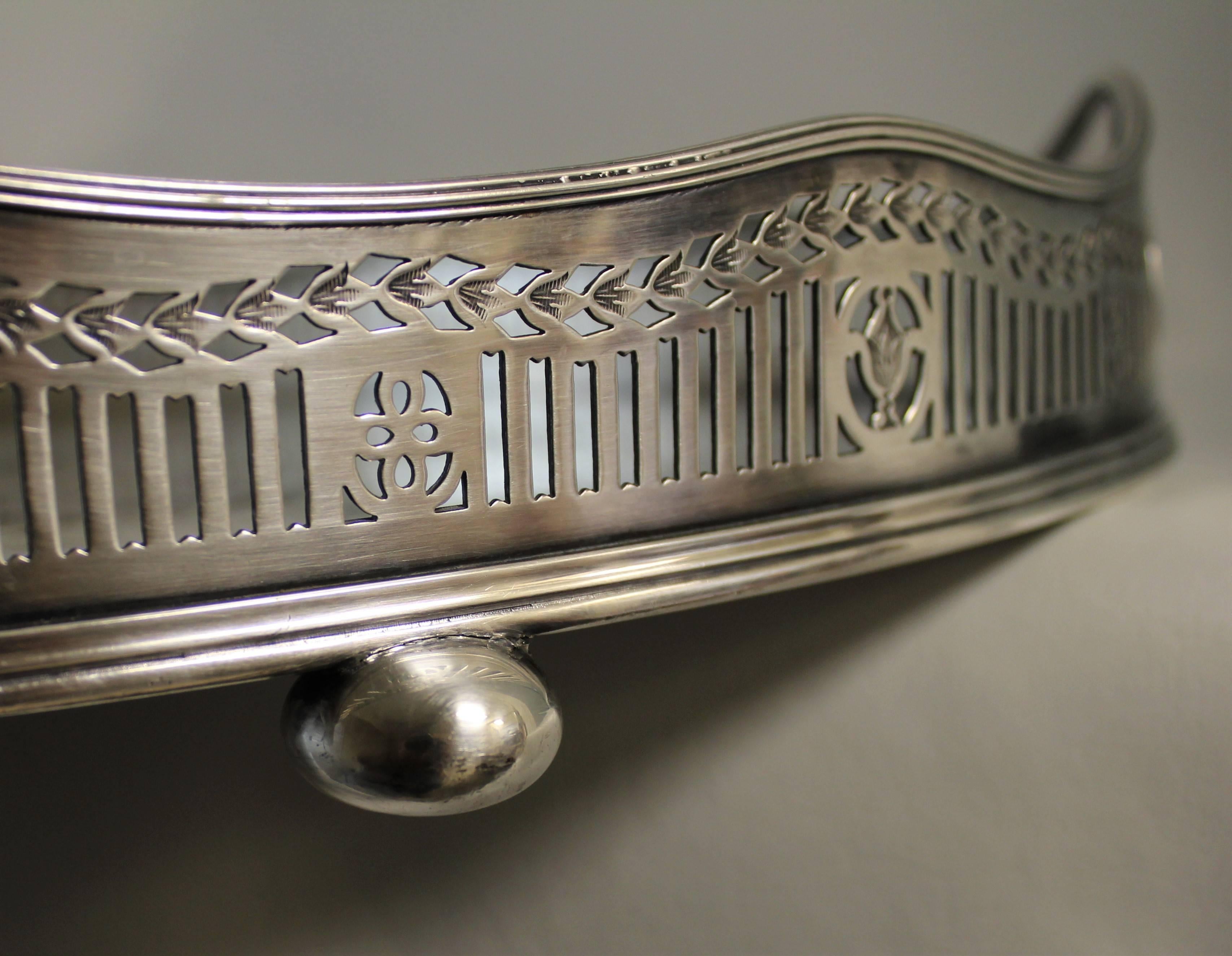 A magnificent large silver plated gallery tray made by top quality silversmiths Barker Ellis in Sheffield, England. The base of the tray is beautifully engraved with a scrolling pattern of flowers and leaves around a central cartouche. Inside the