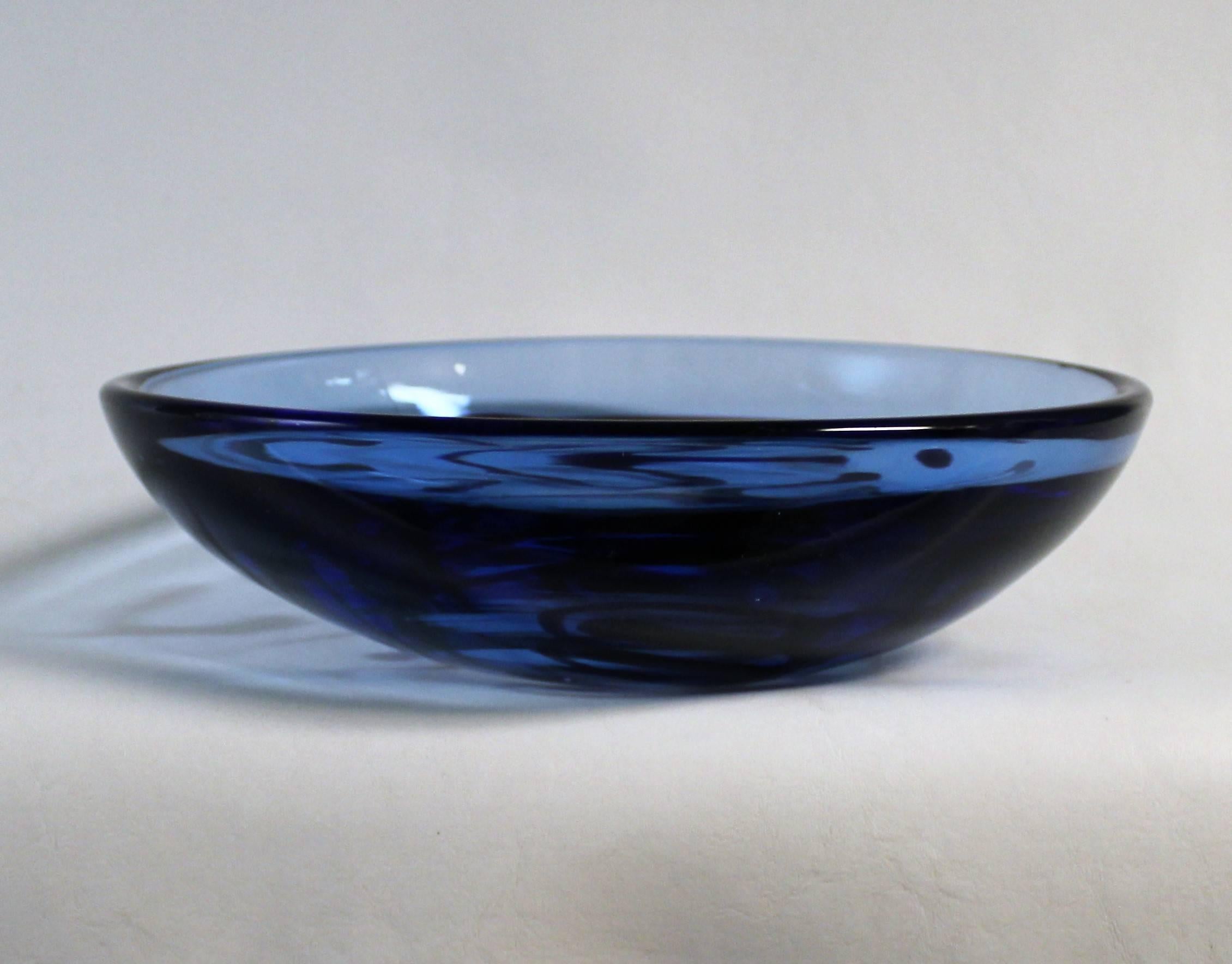 Murano Italian Art Glass Bowl Attributed to Archimede Seguso In Good Condition In Hamilton, Ontario
