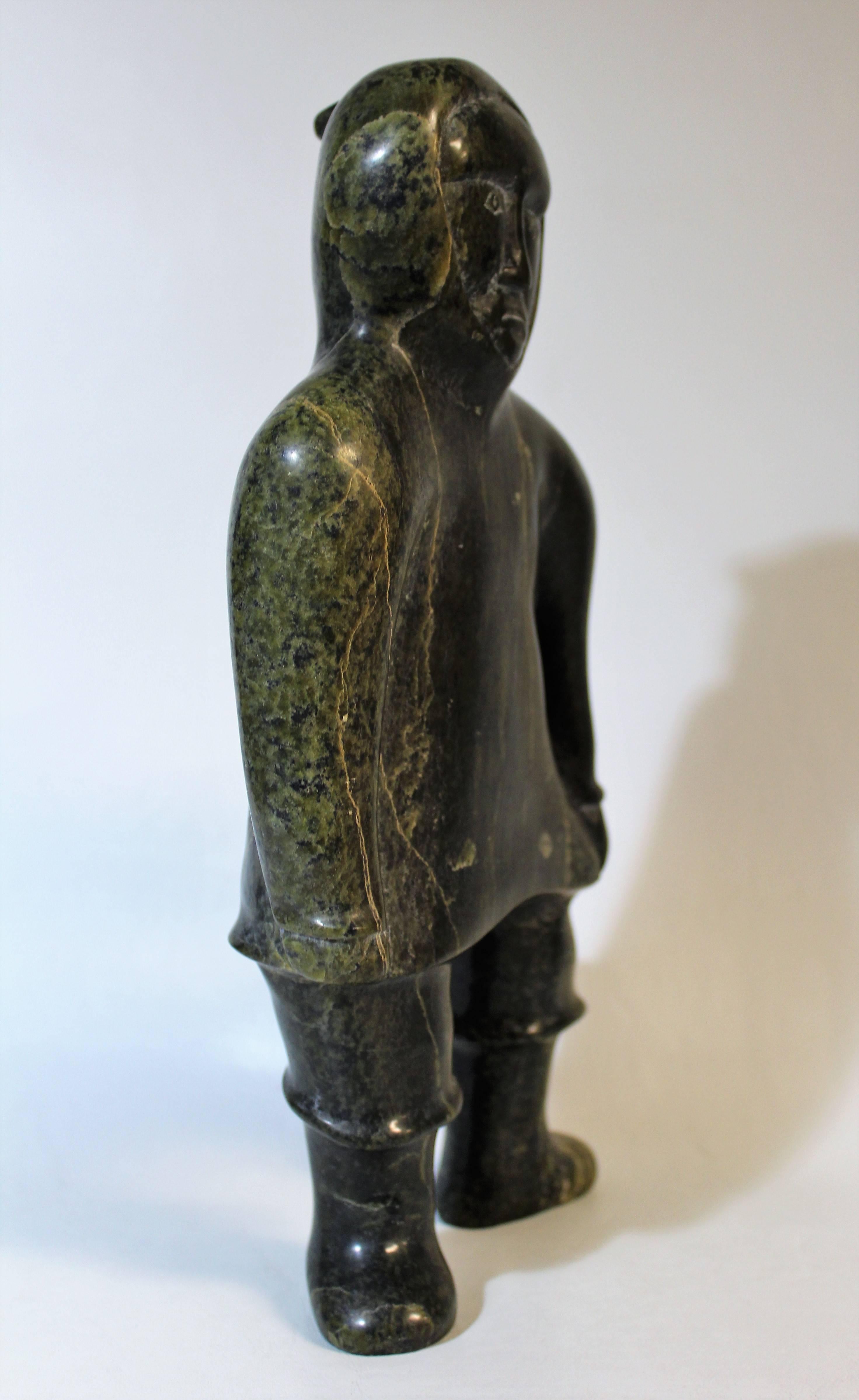 Scultura figurata eschimese in pietra ollare.