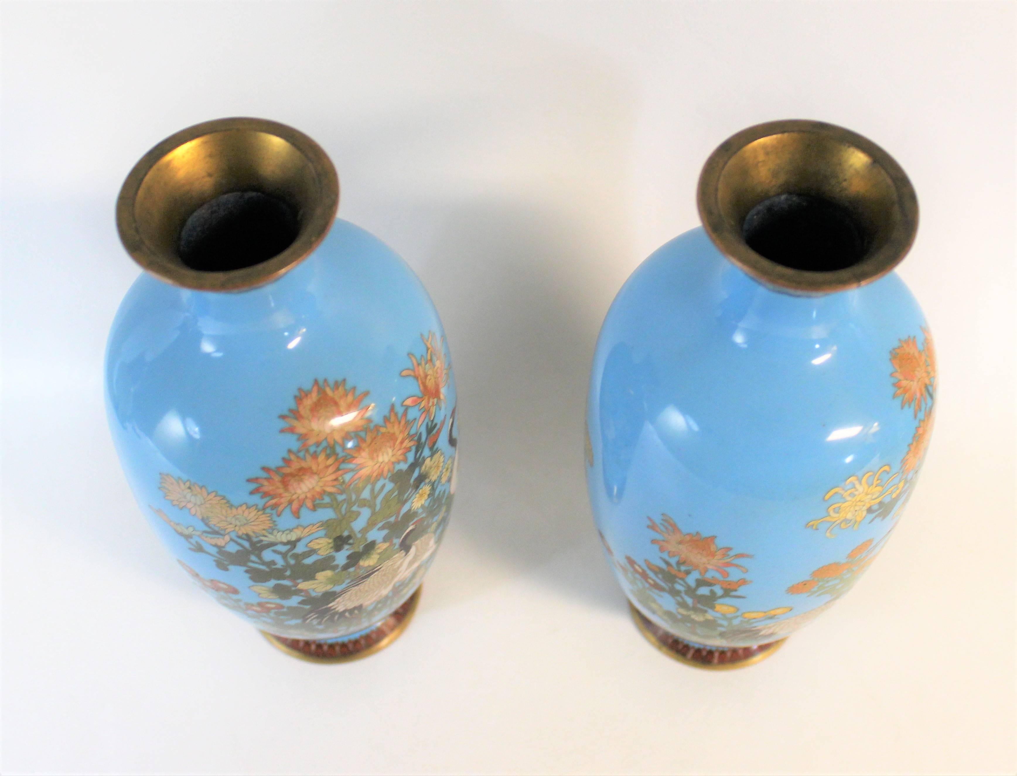 Paar japanische Cloisonné-Vasen aus der Meiji-Zeit im Zustand „Gut“ in Hamilton, Ontario