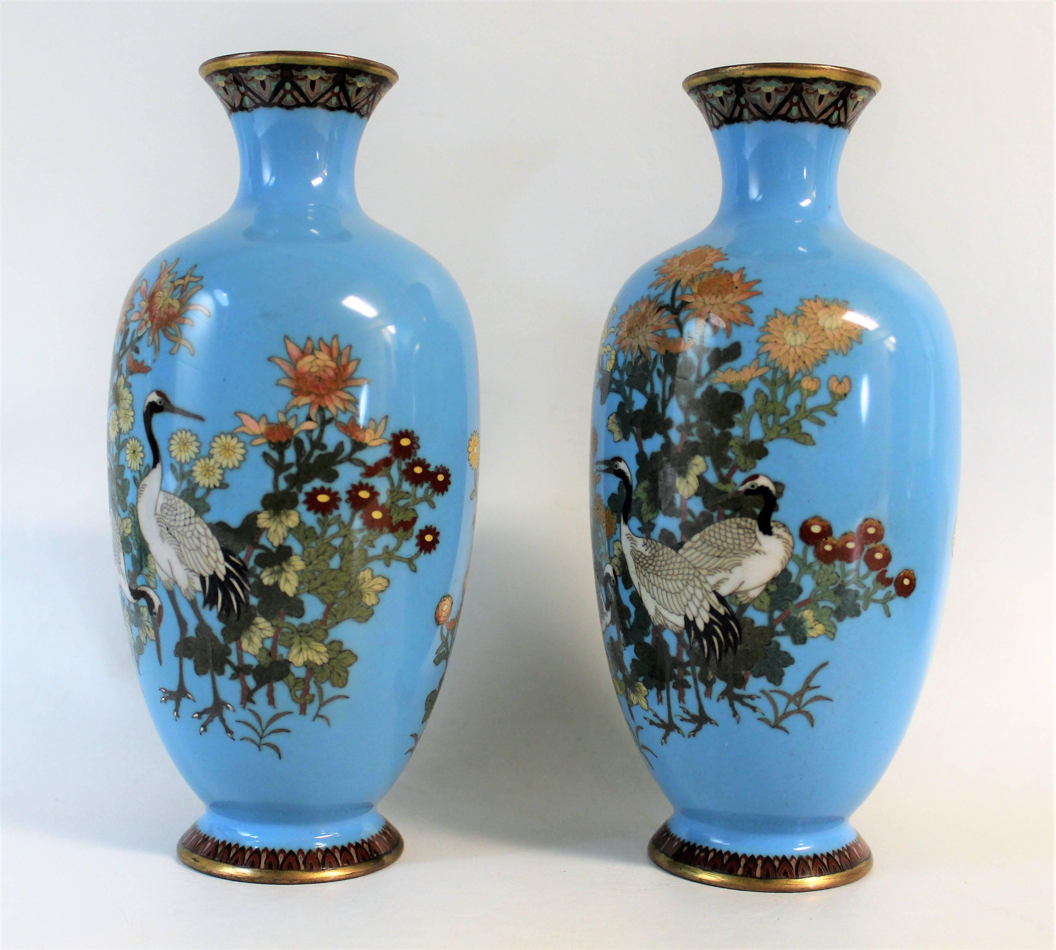 Paar japanische Cloisonné-Vasen aus der Meiji-Zeit (Japanisch)