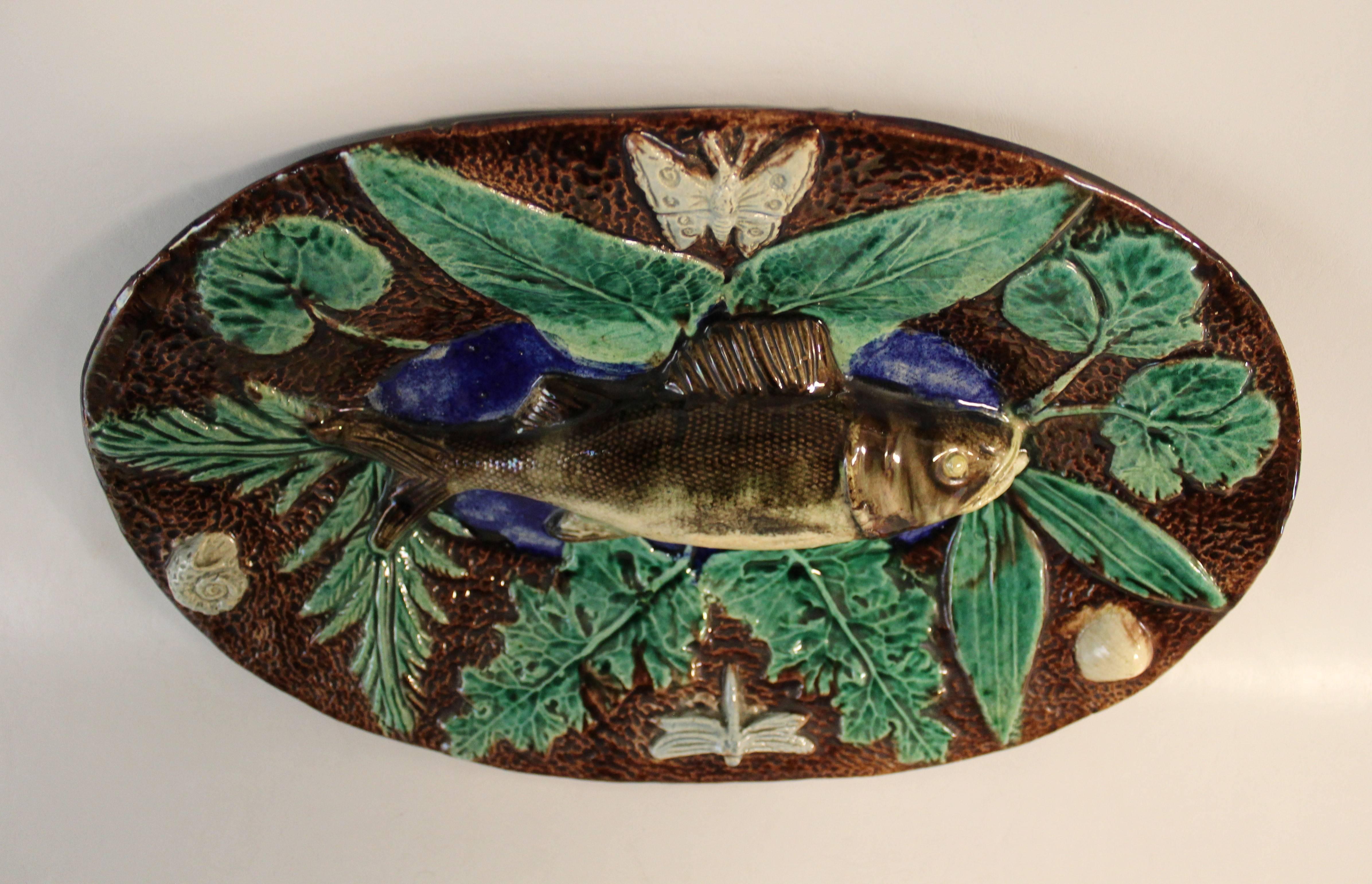 School of Paris Francois Maurice signed Majolica Palissy Ware fish wall platter. The school of Paris is composed of ceramic artists such as Victor Barbizet, Francois Maurice, Thomas Sergent and Georges Pull. They all produced Palissy pieces at the