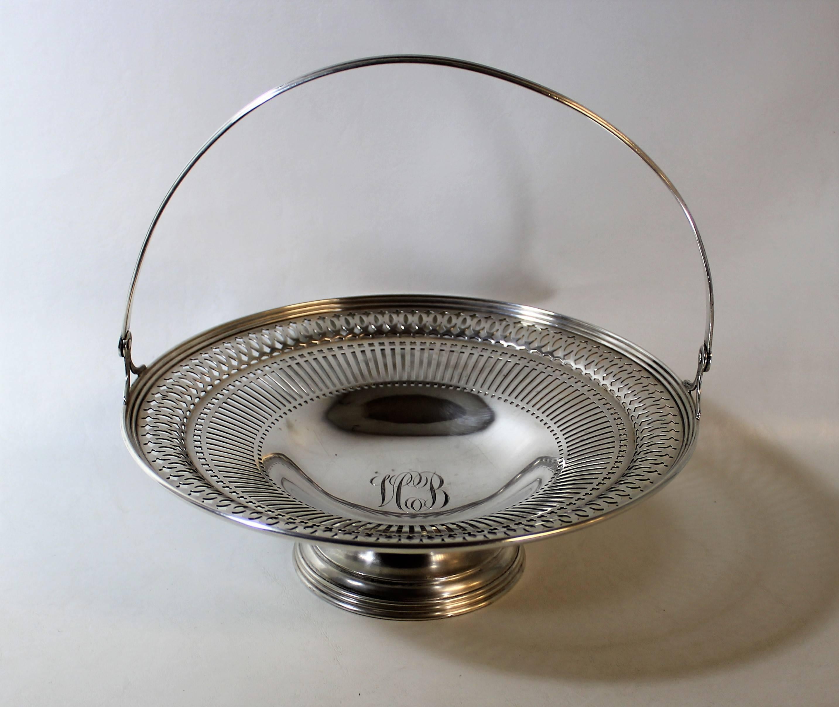 Birks sterling silver serving bowl with handle. Weight: 490 grams.