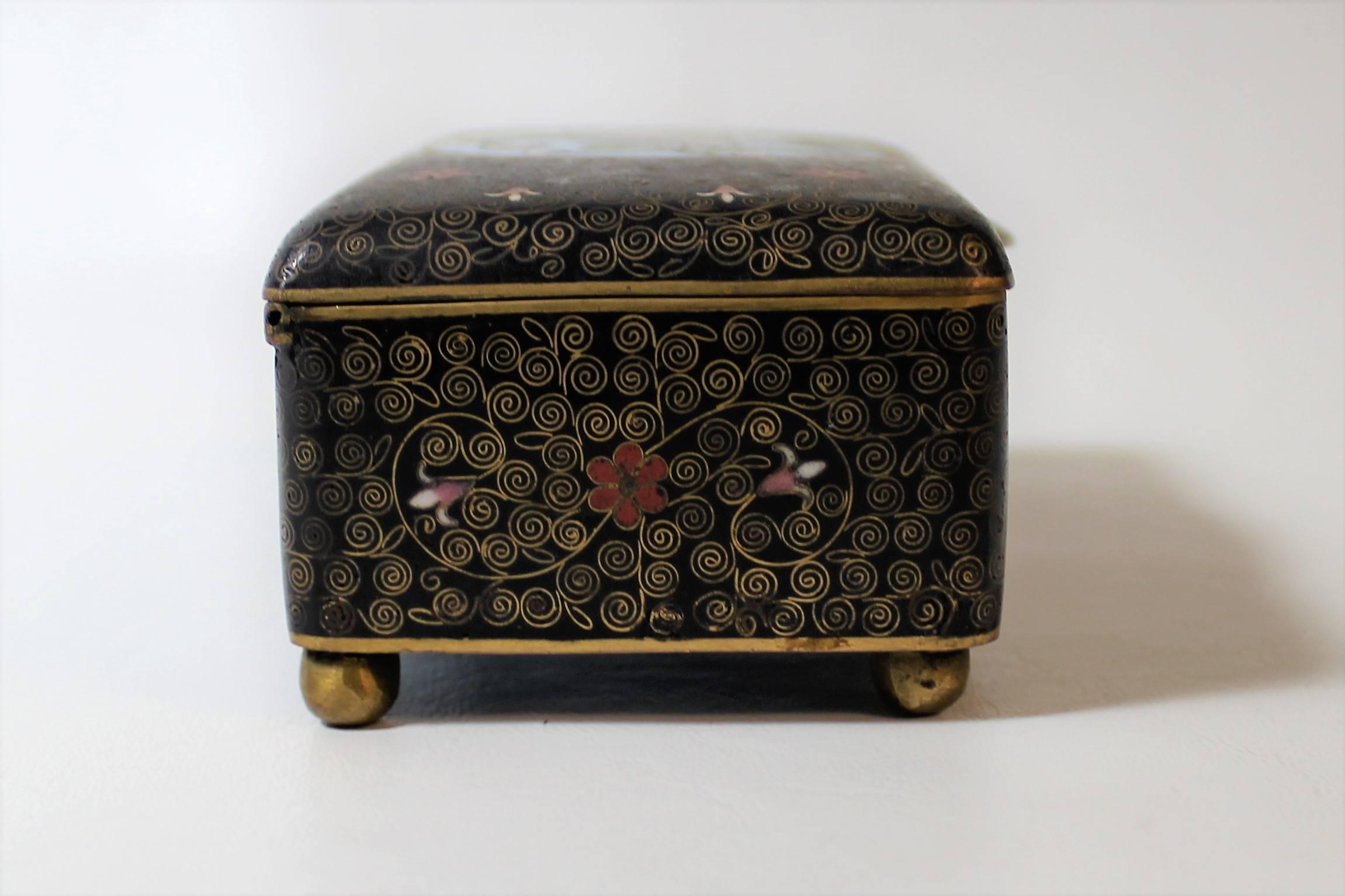 19th Century Chinese Cloisonne Decorative Box In Good Condition In Hamilton, Ontario