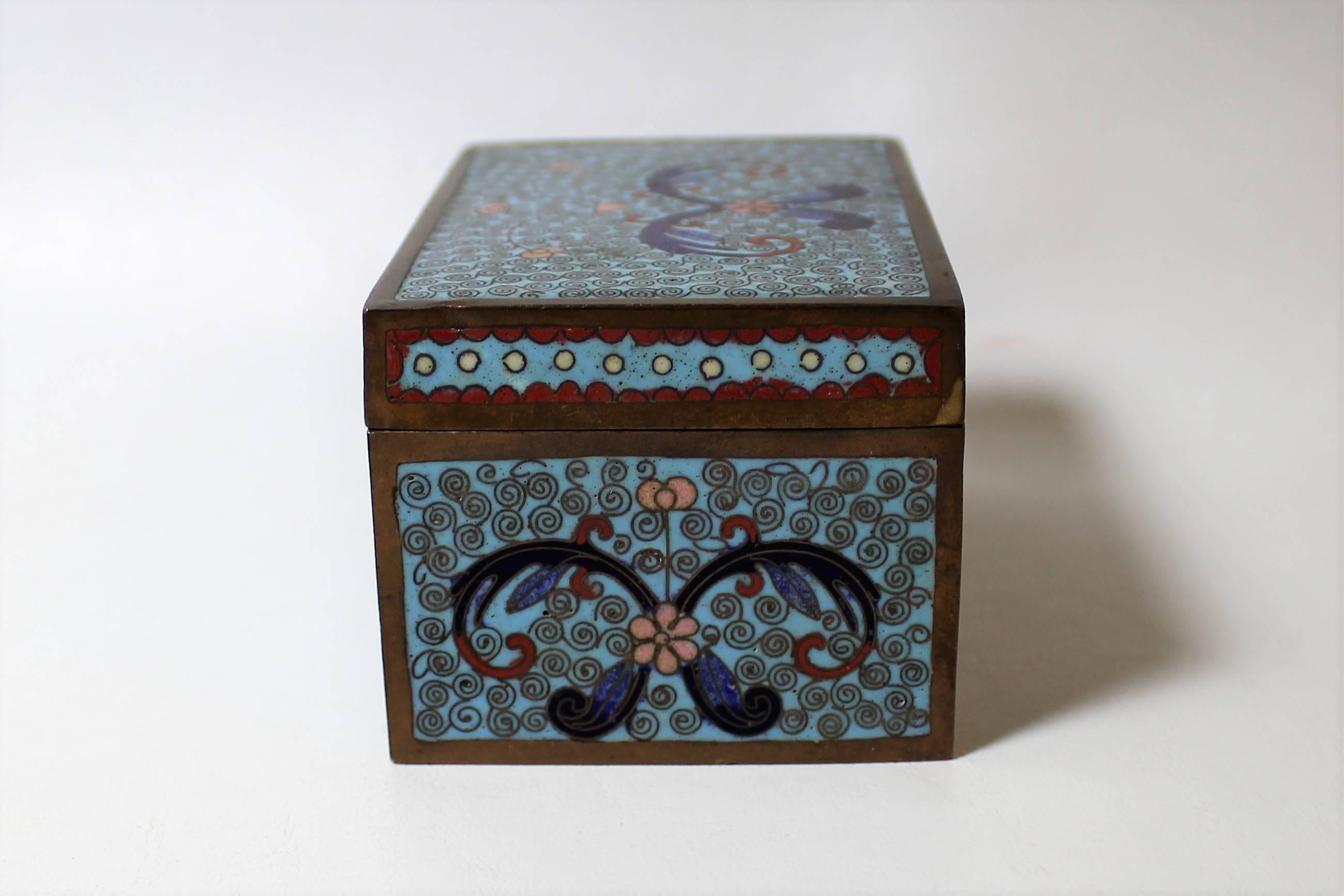 19th Century Chinese Cloisonne Decoritive Box In Good Condition In Hamilton, Ontario