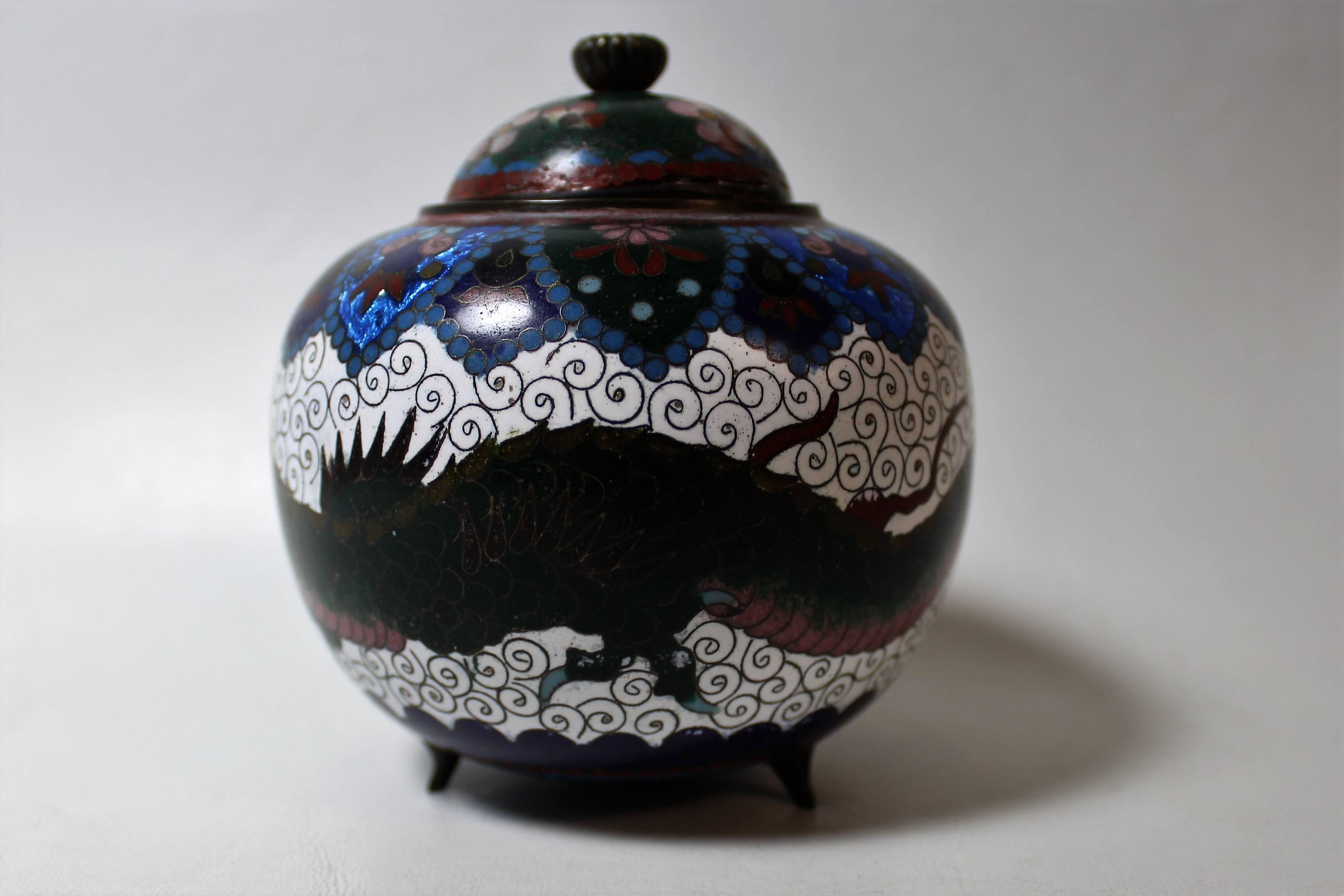 Japanese Meiji Period Cloisonne Covered Censer with Dragon In Good Condition In Hamilton, Ontario