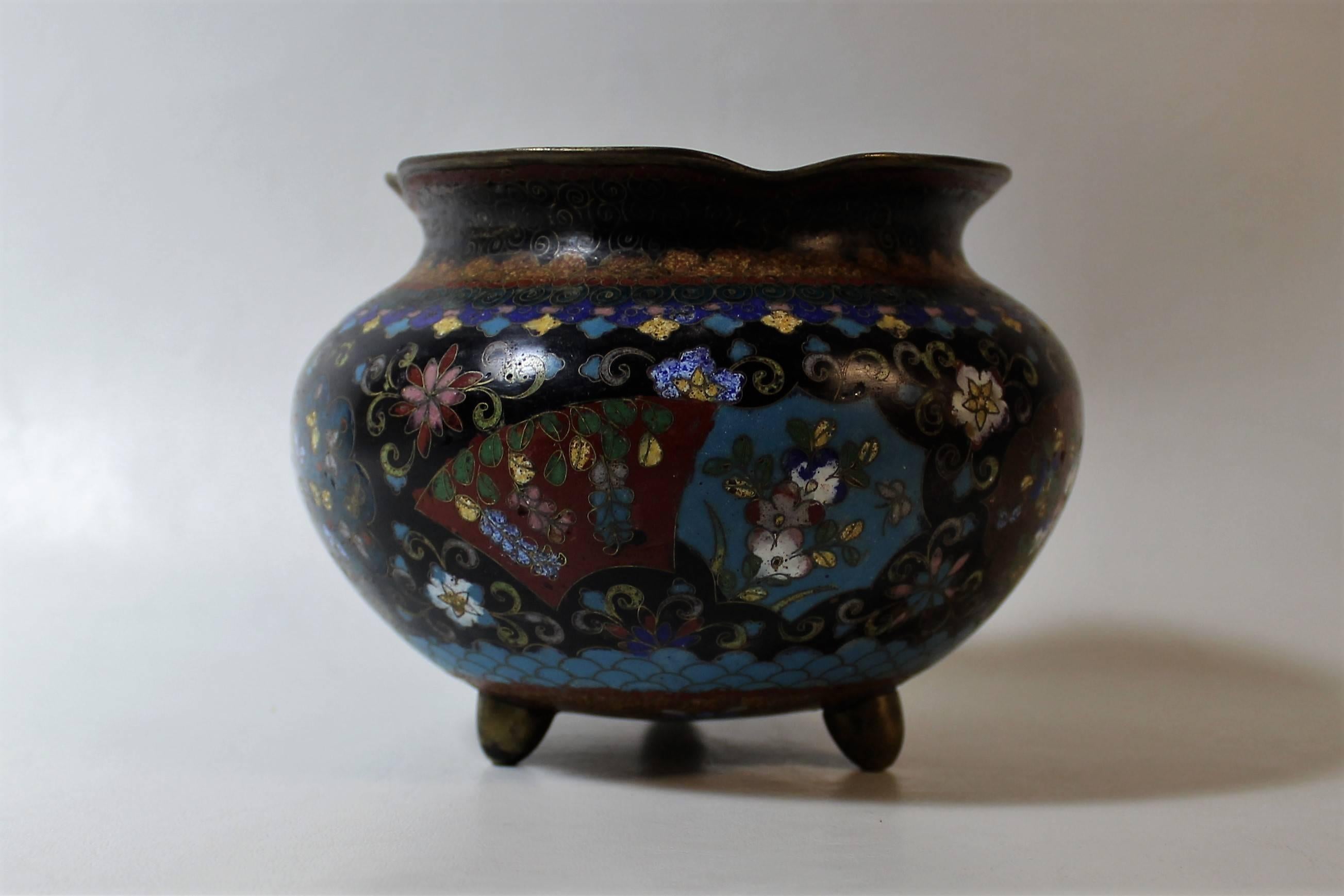 Japanese Meiji Period Cloisonne Planter Bowl In Good Condition In Hamilton, Ontario