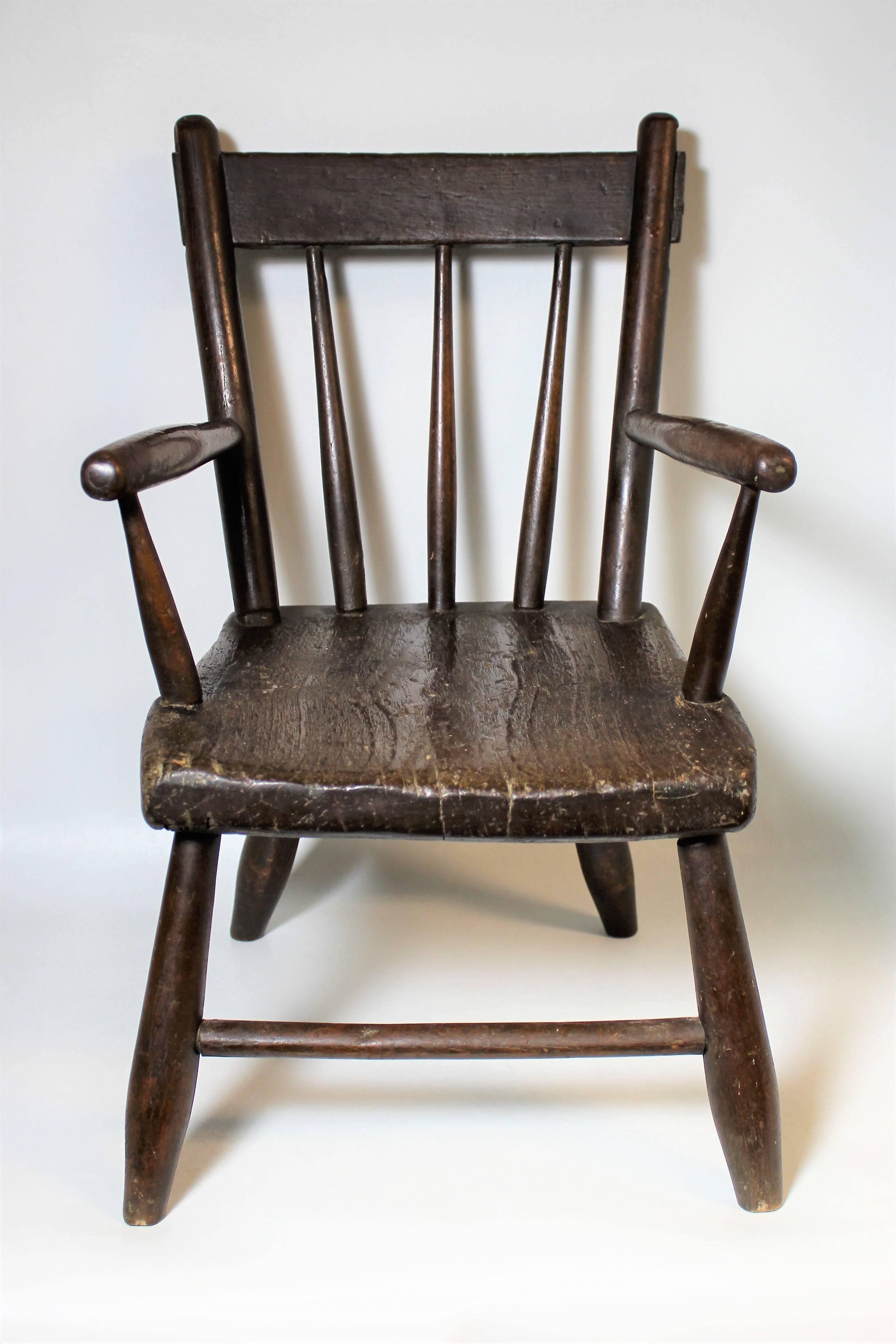Early 19th century child's windsor chair.