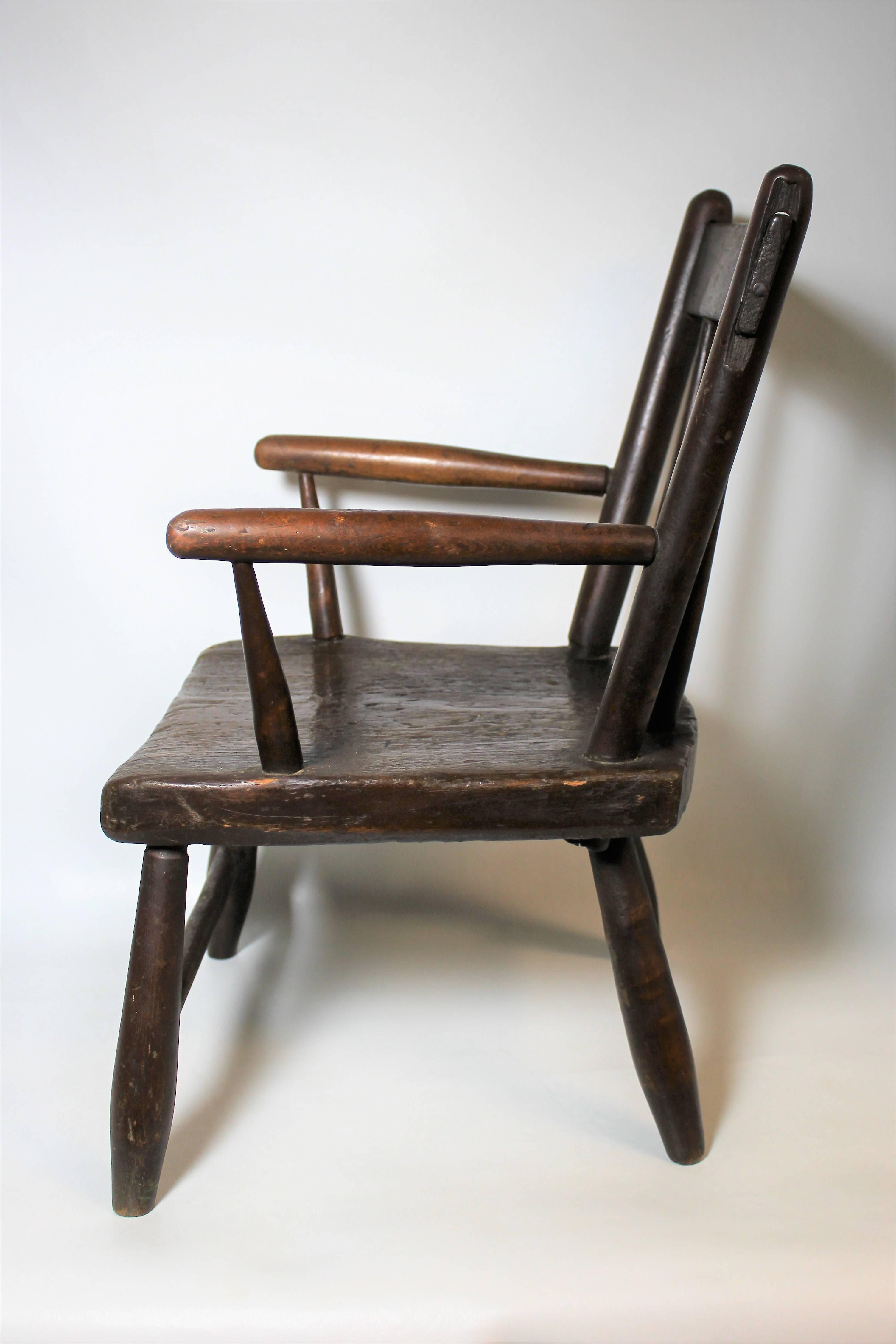 Early 19th Century Child's Windsor Chair In Good Condition For Sale In Hamilton, Ontario