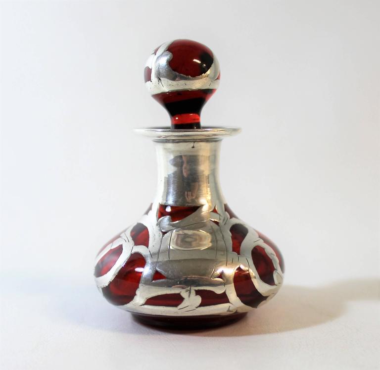 Ruby Glass Art Nouveau Perfume Bottle with Silver Overlay In Good Condition In Hamilton, Ontario