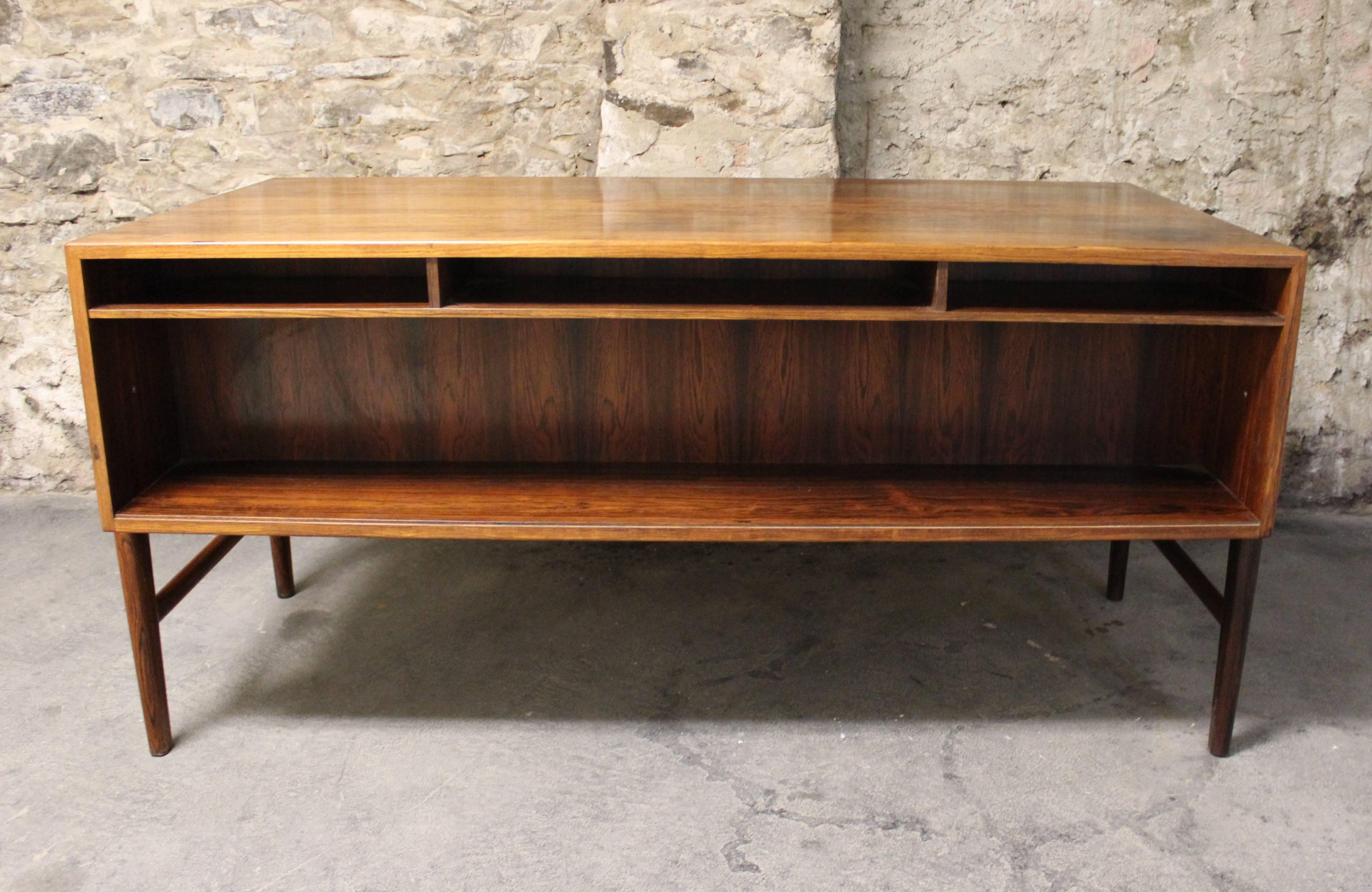 Danish Rosewood Executive Desk Attributed to Arne Vodder In Good Condition In Hamilton, Ontario