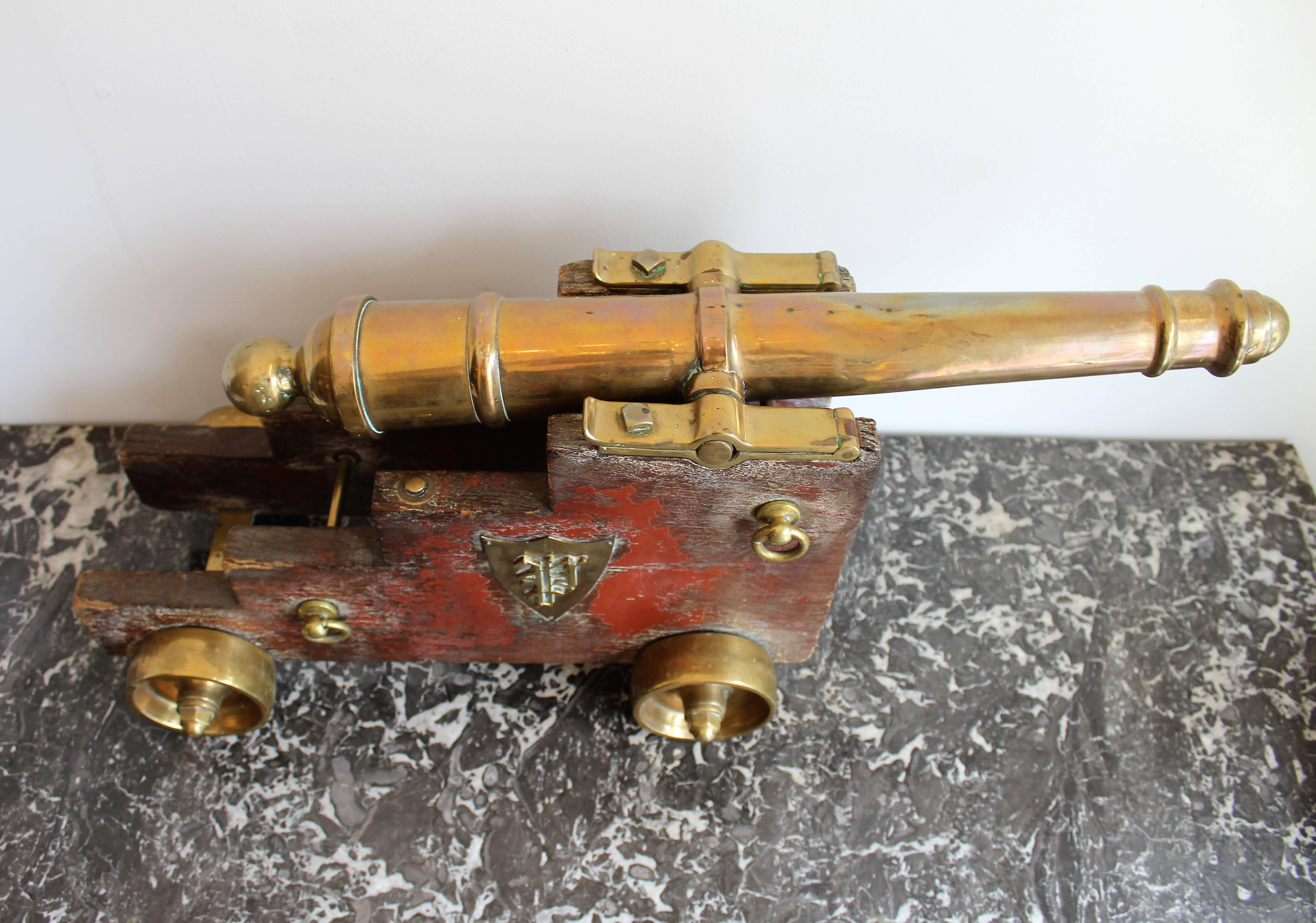Pair of 19th Century Brass Models of Naval Deck Cannons In Good Condition In Hamilton, Ontario