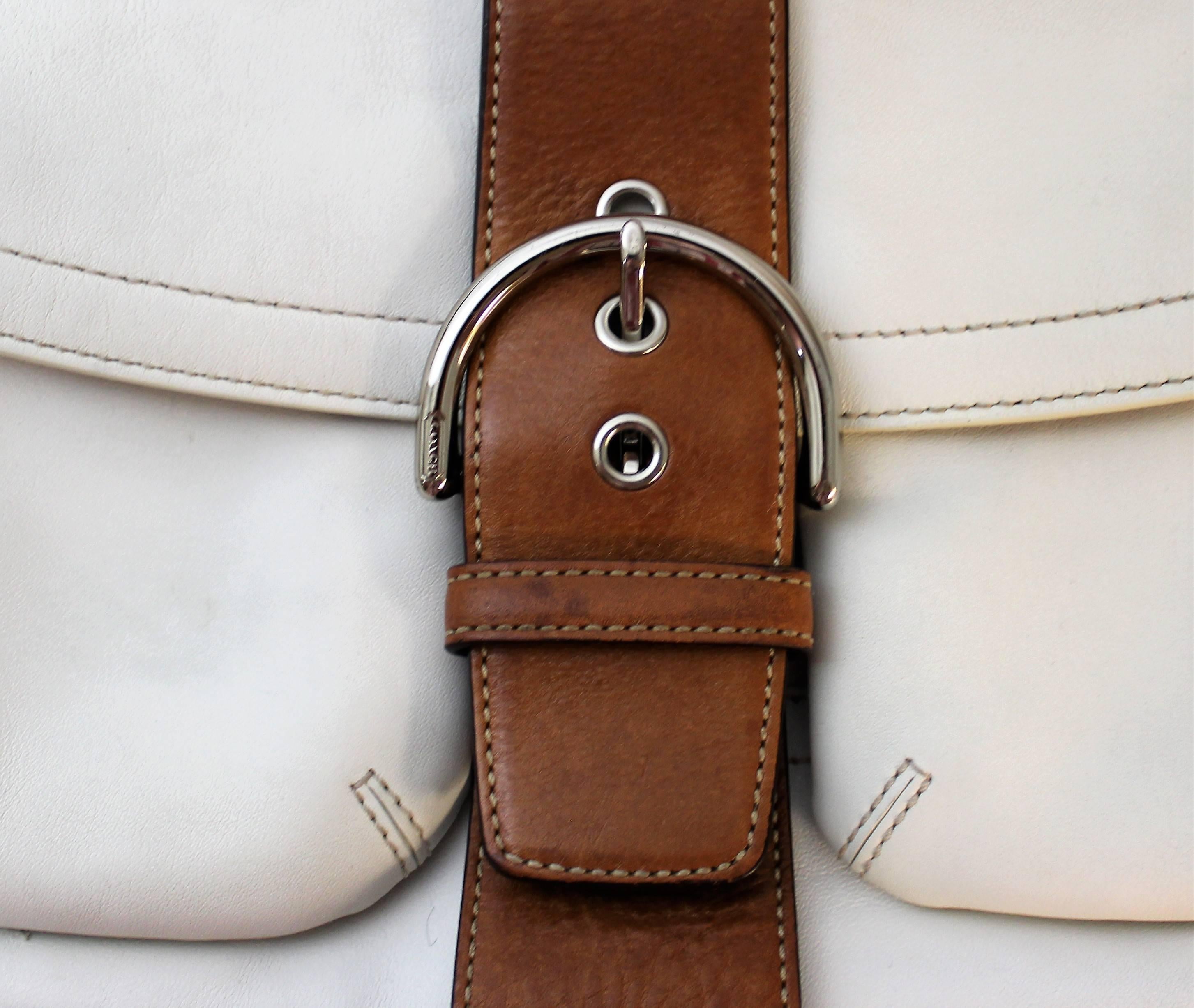 Leather Coach Handbag or Purse In Good Condition For Sale In Hamilton, Ontario