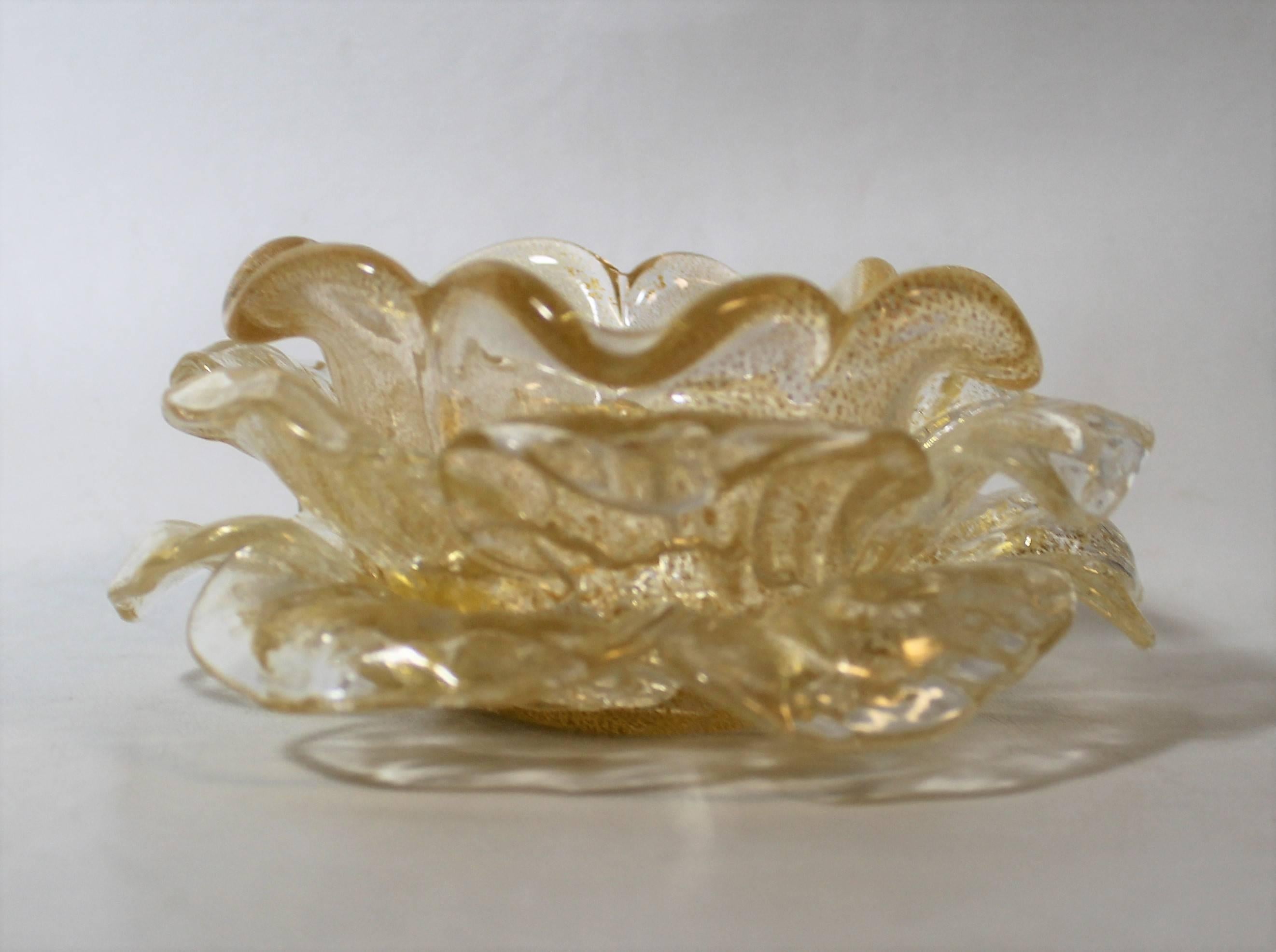 Nine enchanting Italian Venetian art glass finger bowls in the form of an open rose. The naturalistically curving flower petals have Cordonato d'Oro type gold foil inclusions throughout. We are selling these as a set of nine that are in excellent